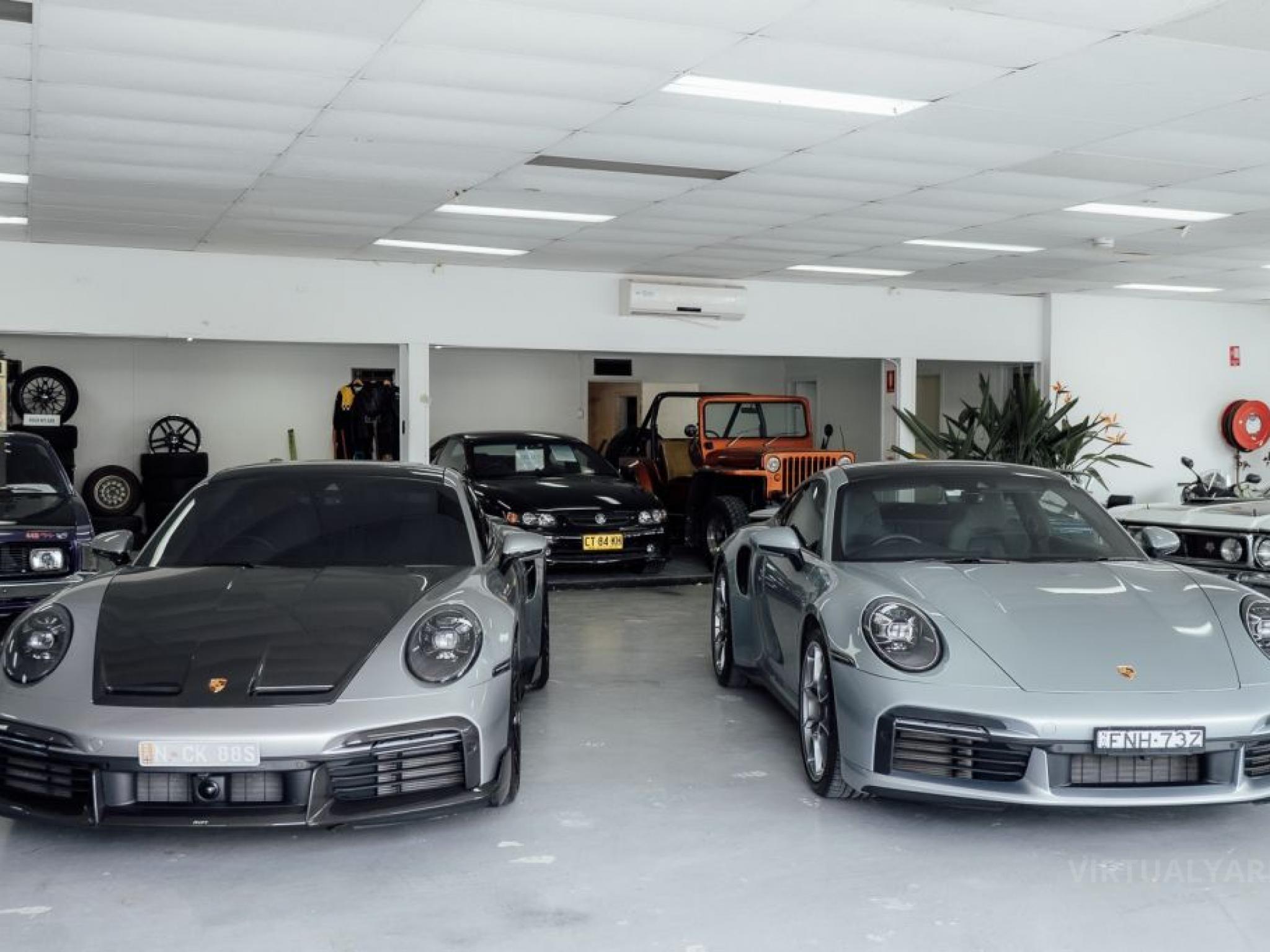 PORSCHE 911