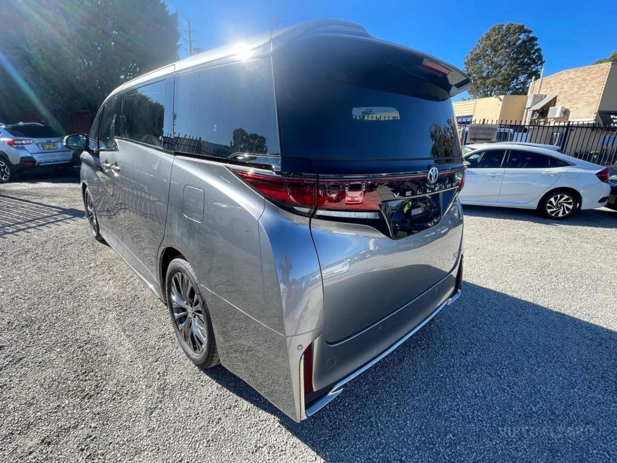 TOYOTA VELLFIRE