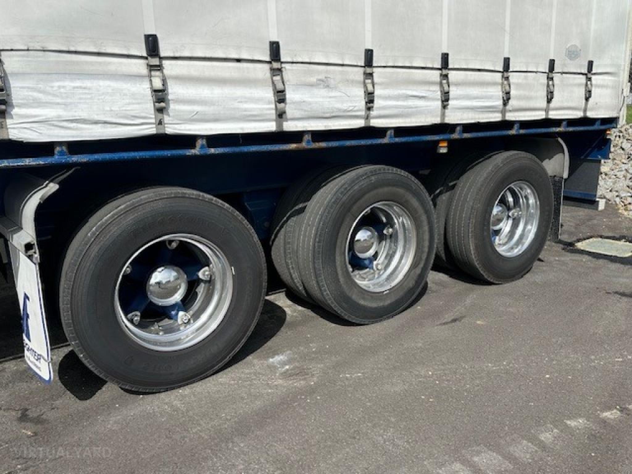 Freighter CURTAIN SIDER