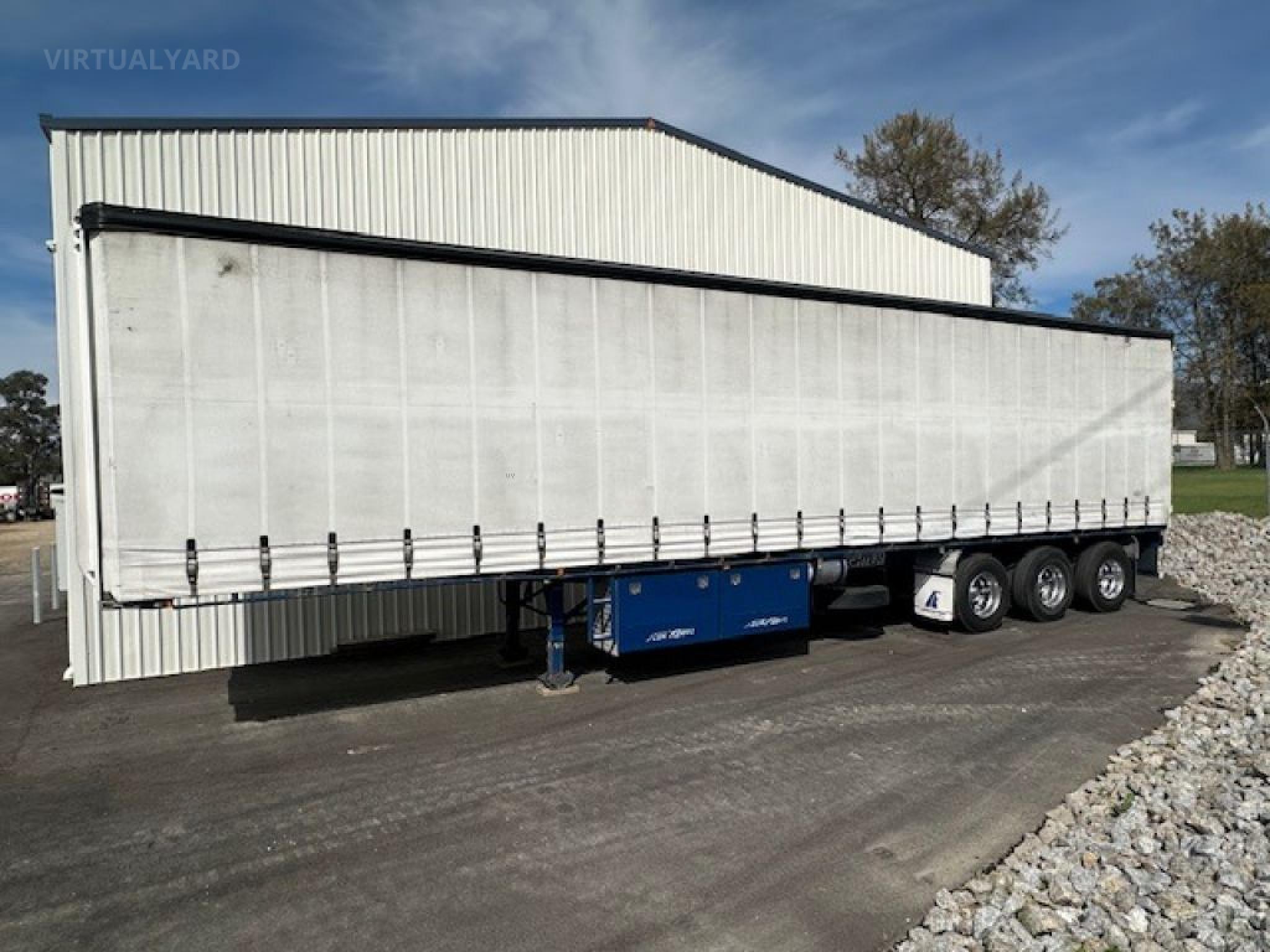 Freighter CURTAIN SIDER