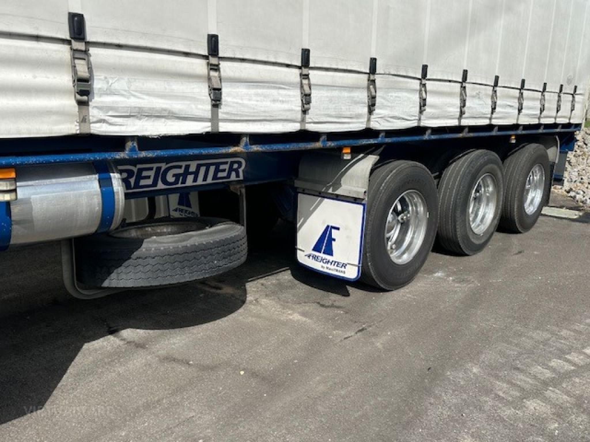 Freighter CURTAIN SIDER