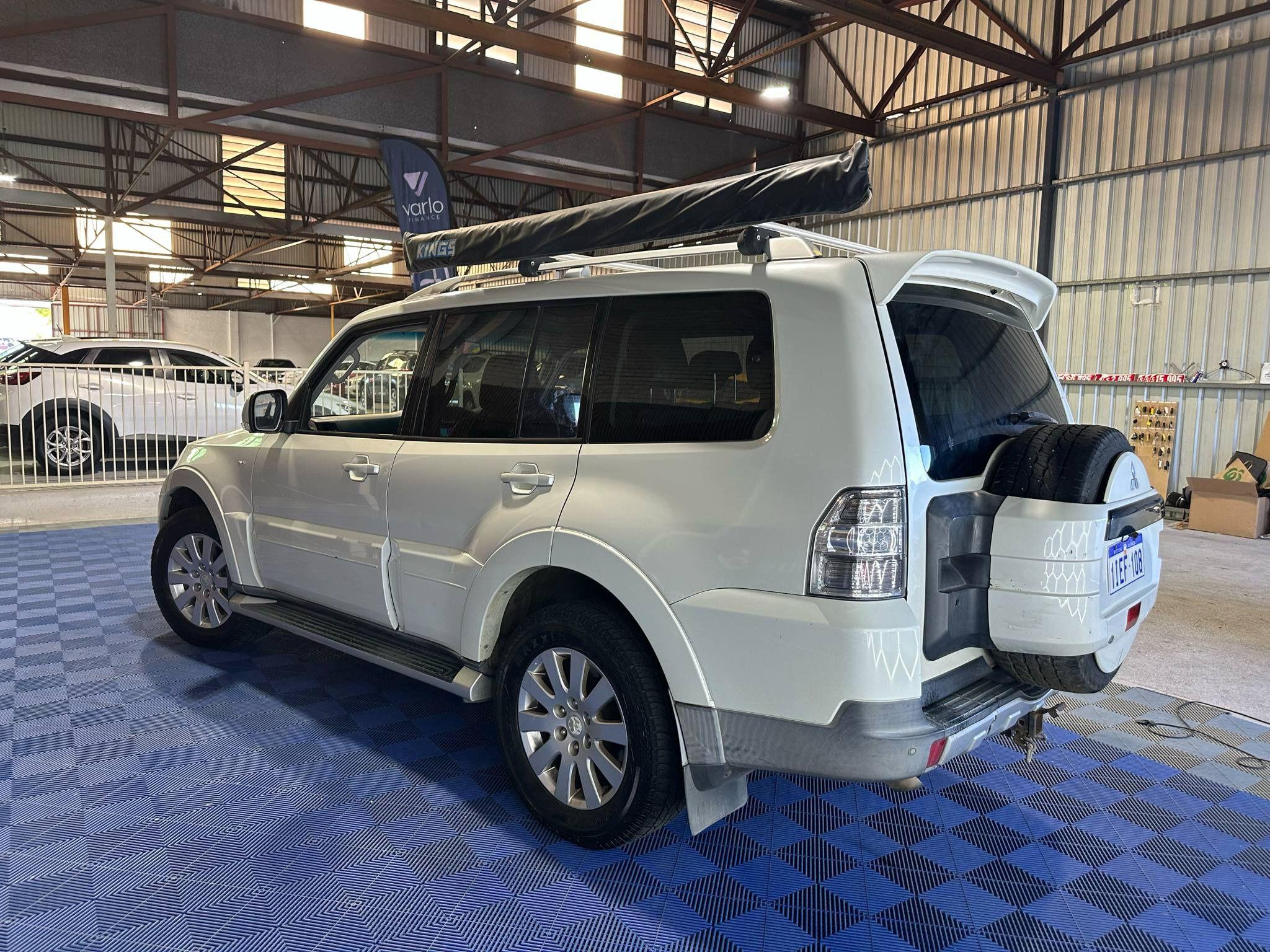 MITSUBISHI PAJERO