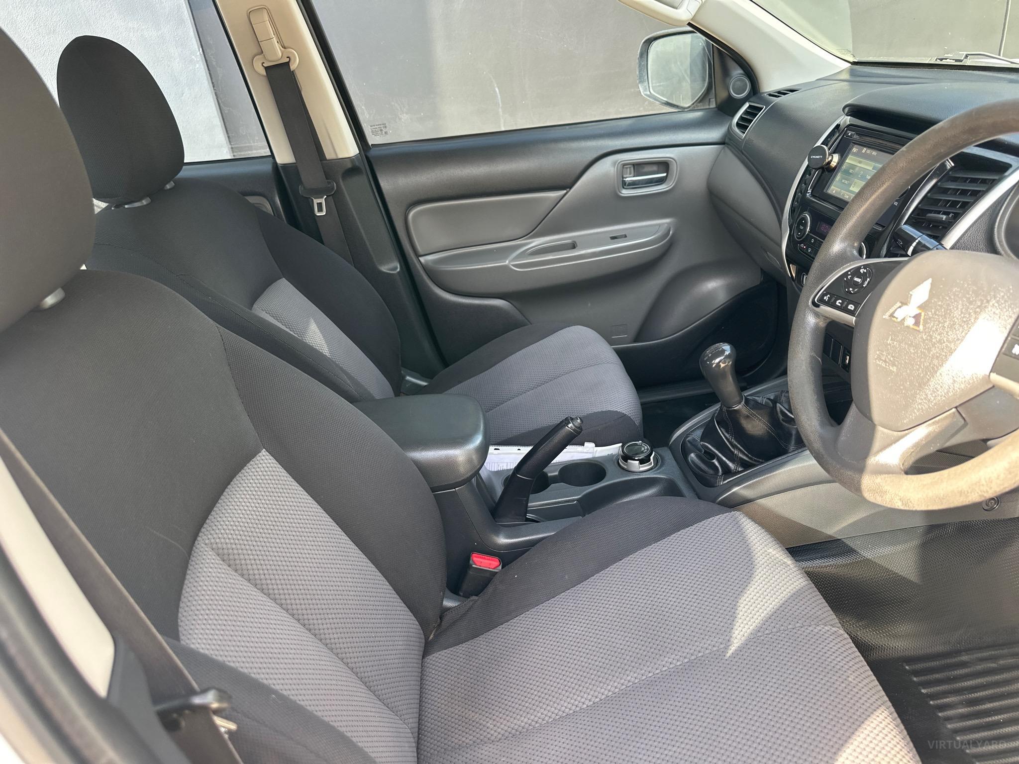 MITSUBISHI TRITON MQ MY17 GLX+ UTILITY DOUBLE CAB 4DR MAN 6SP 4X4 985KG 2.4DT image 8