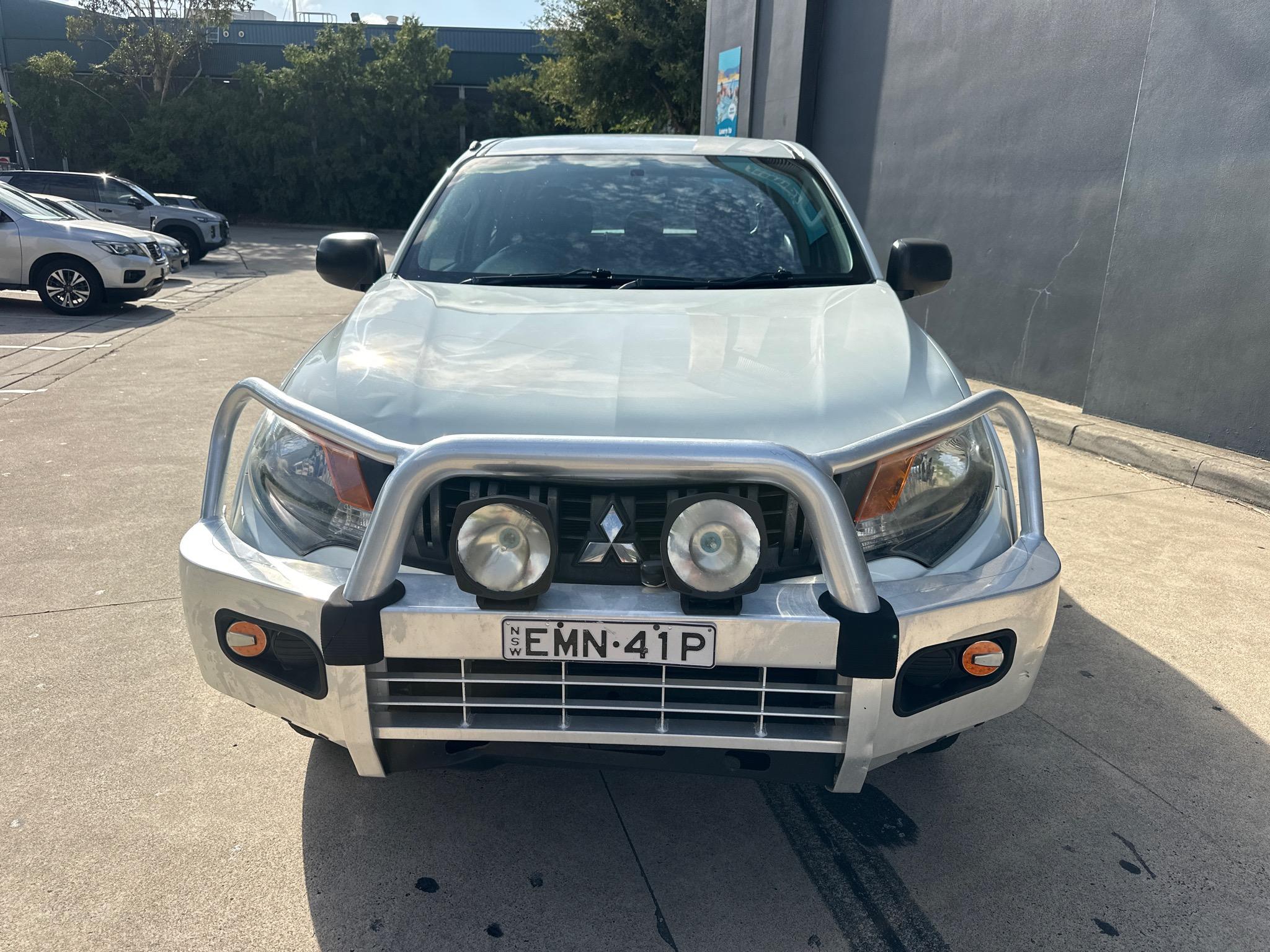 MITSUBISHI TRITON MQ MY17 GLX+ UTILITY DOUBLE CAB 4DR MAN 6SP 4X4 985KG 2.4DT image 7