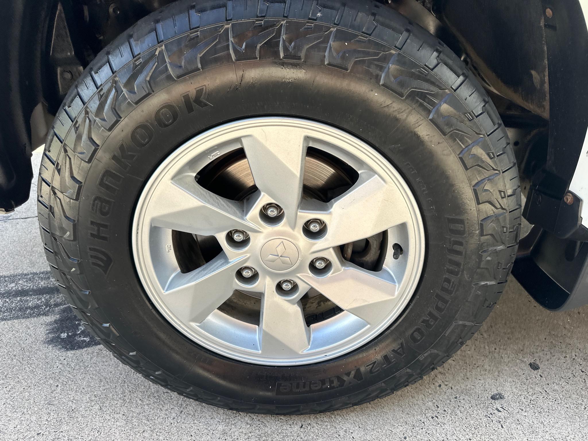 MITSUBISHI TRITON MQ MY17 GLX+ UTILITY DOUBLE CAB 4DR MAN 6SP 4X4 985KG 2.4DT image 14
