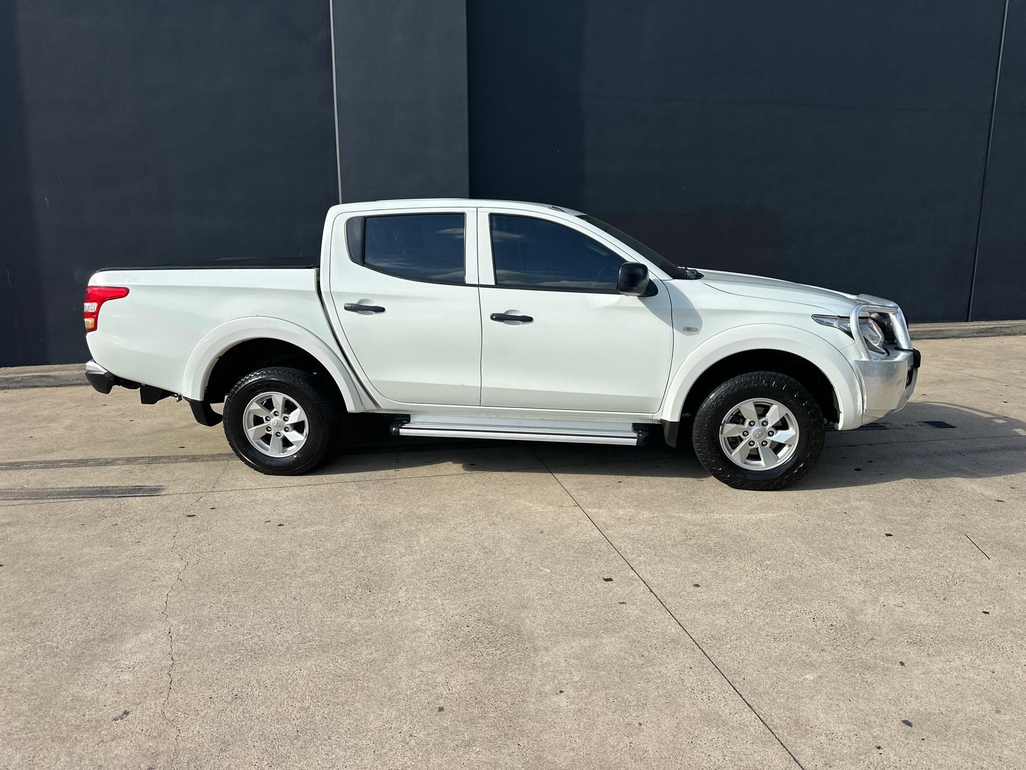 MITSUBISHI TRITON MQ MY17 GLX+ UTILITY DOUBLE CAB 4DR MAN 6SP 4X4 985KG 2.4DT image 2