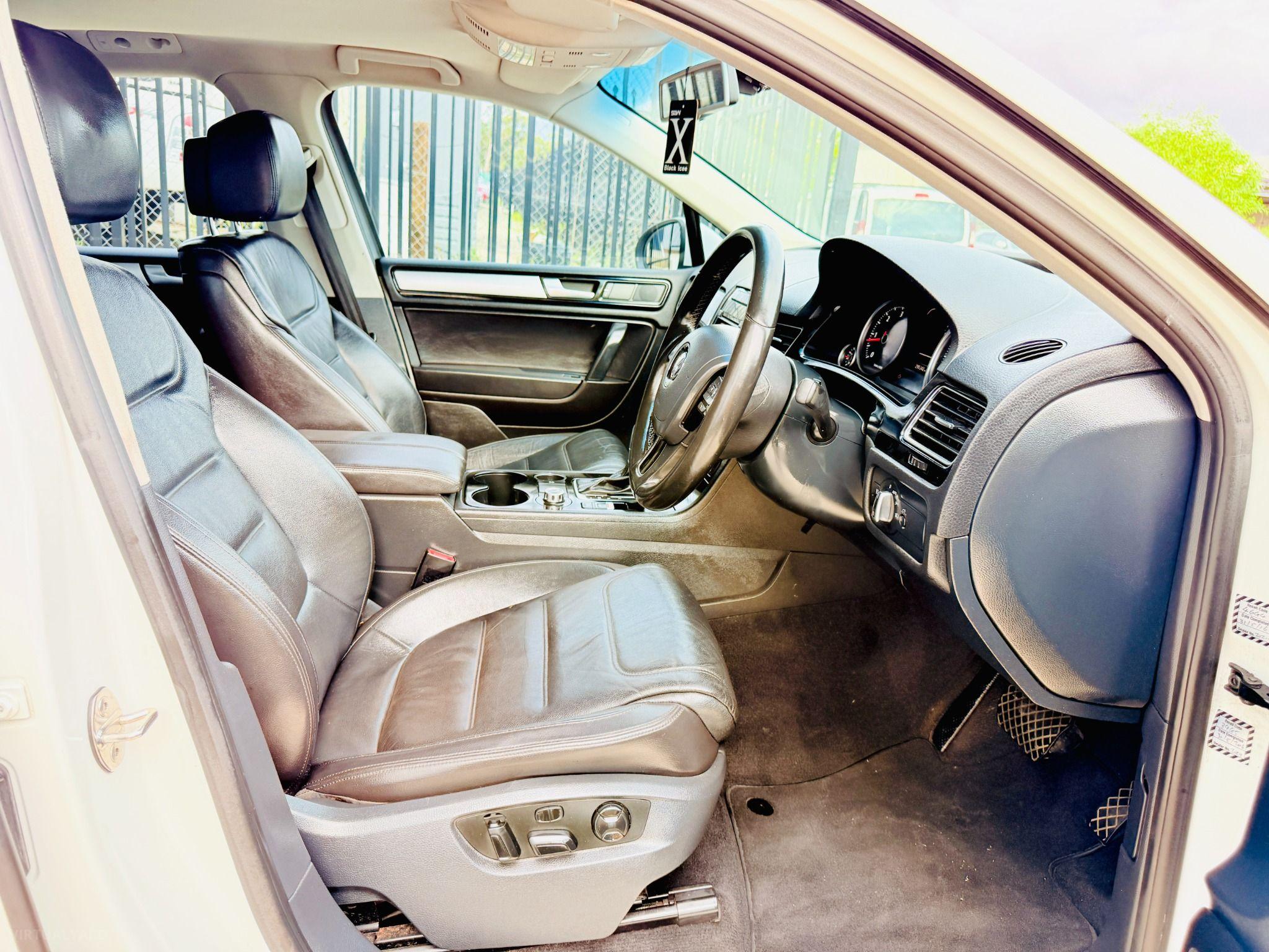 VOLKSWAGEN TOUAREG