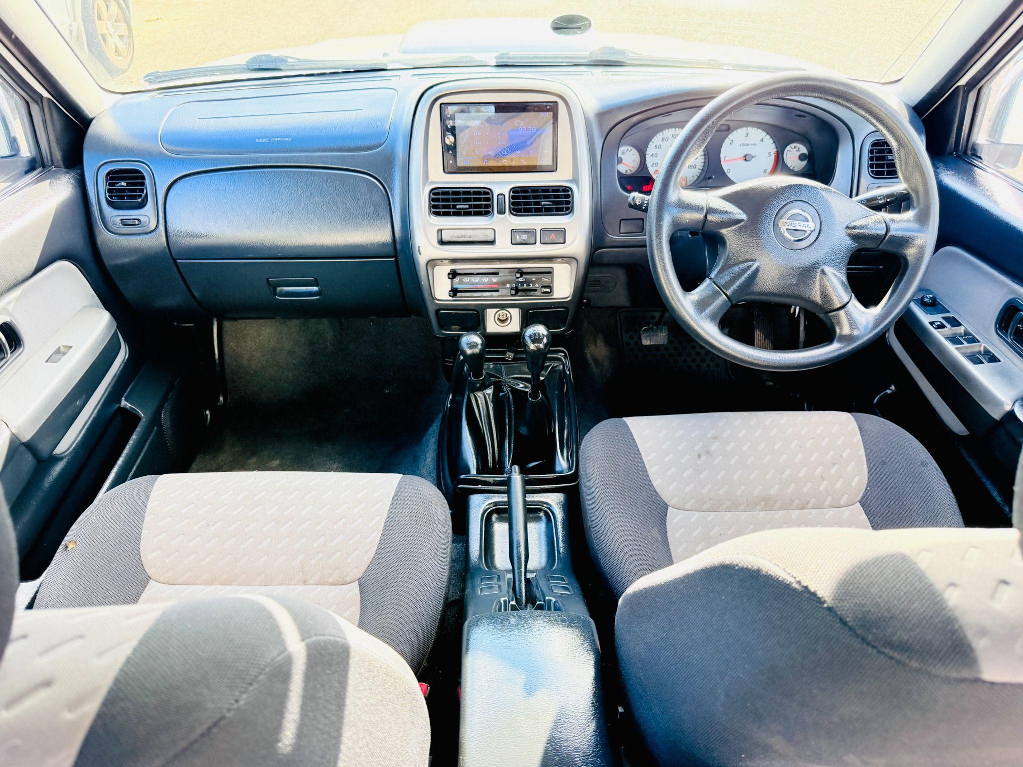 NISSAN NAVARA