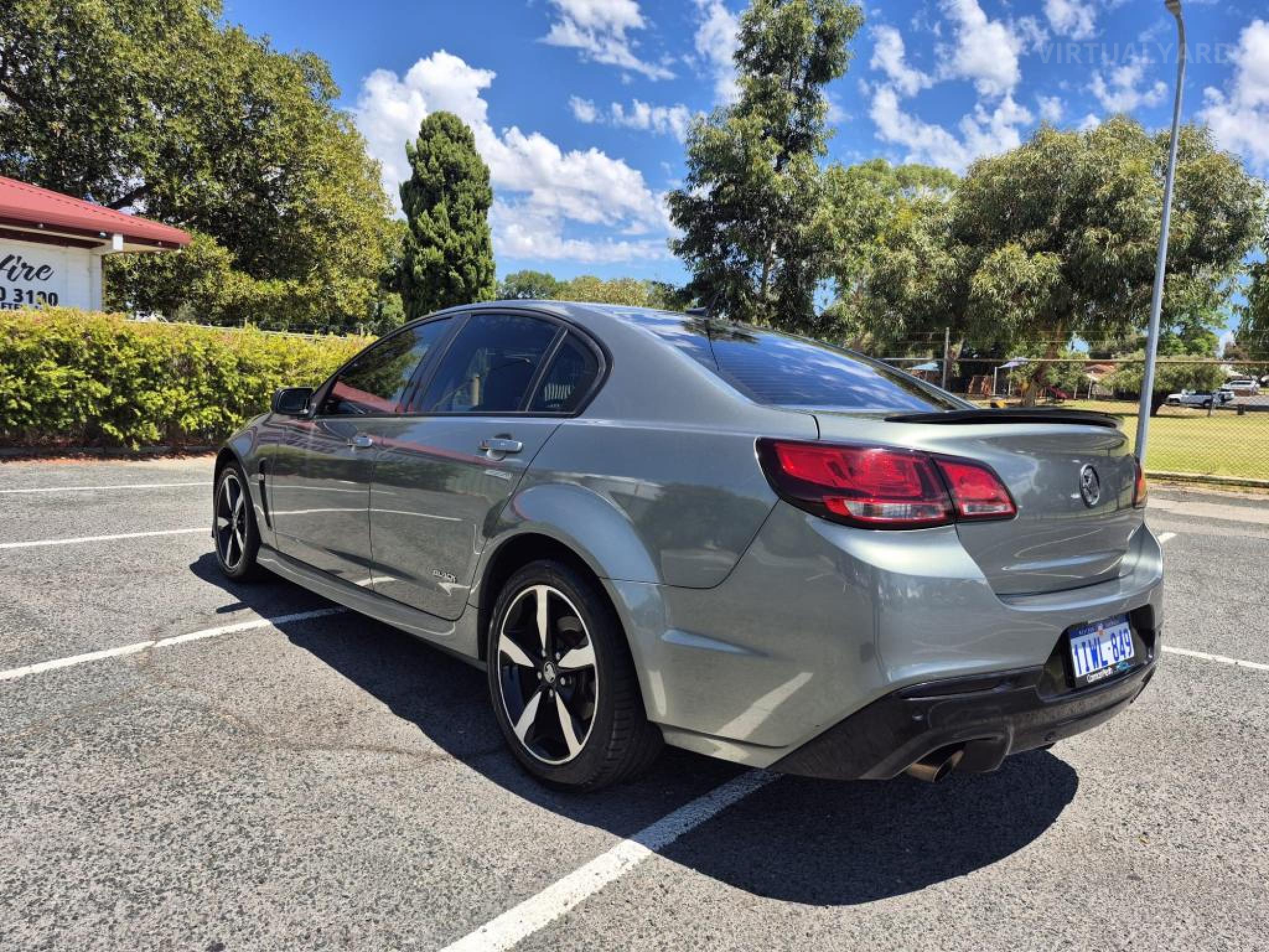 HOLDEN COMMODORE