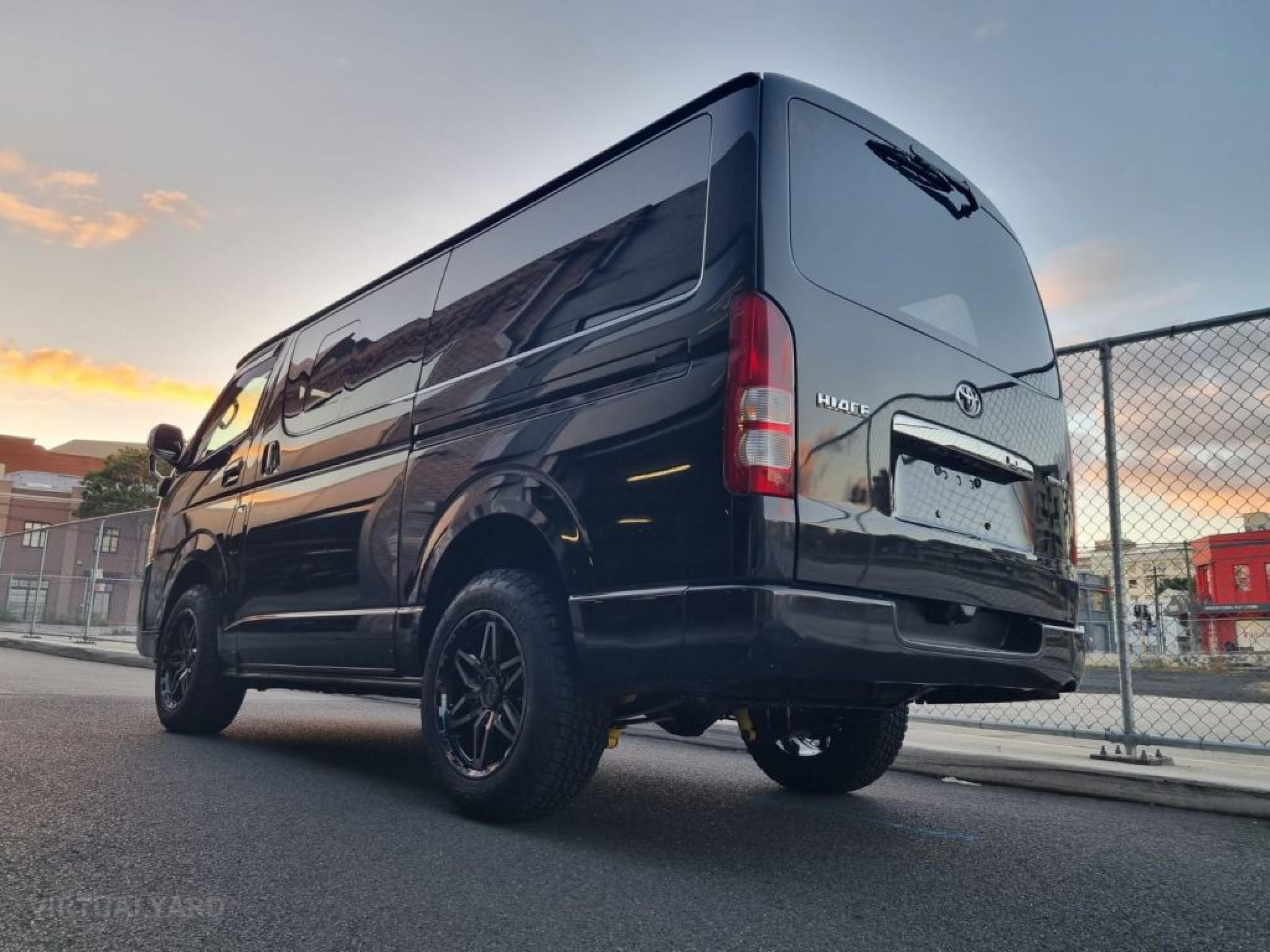 TOYOTA HIACE