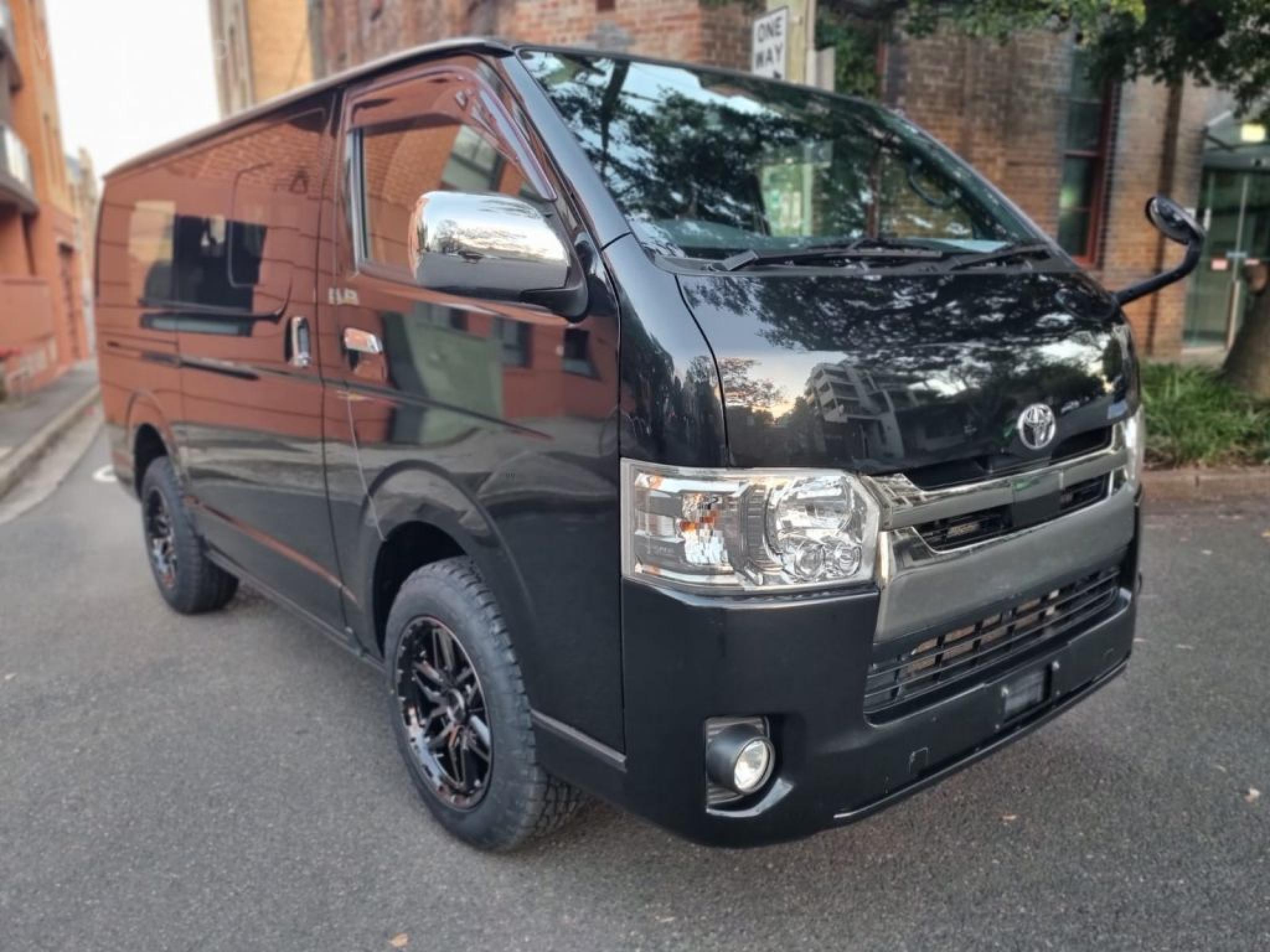 TOYOTA HIACE
