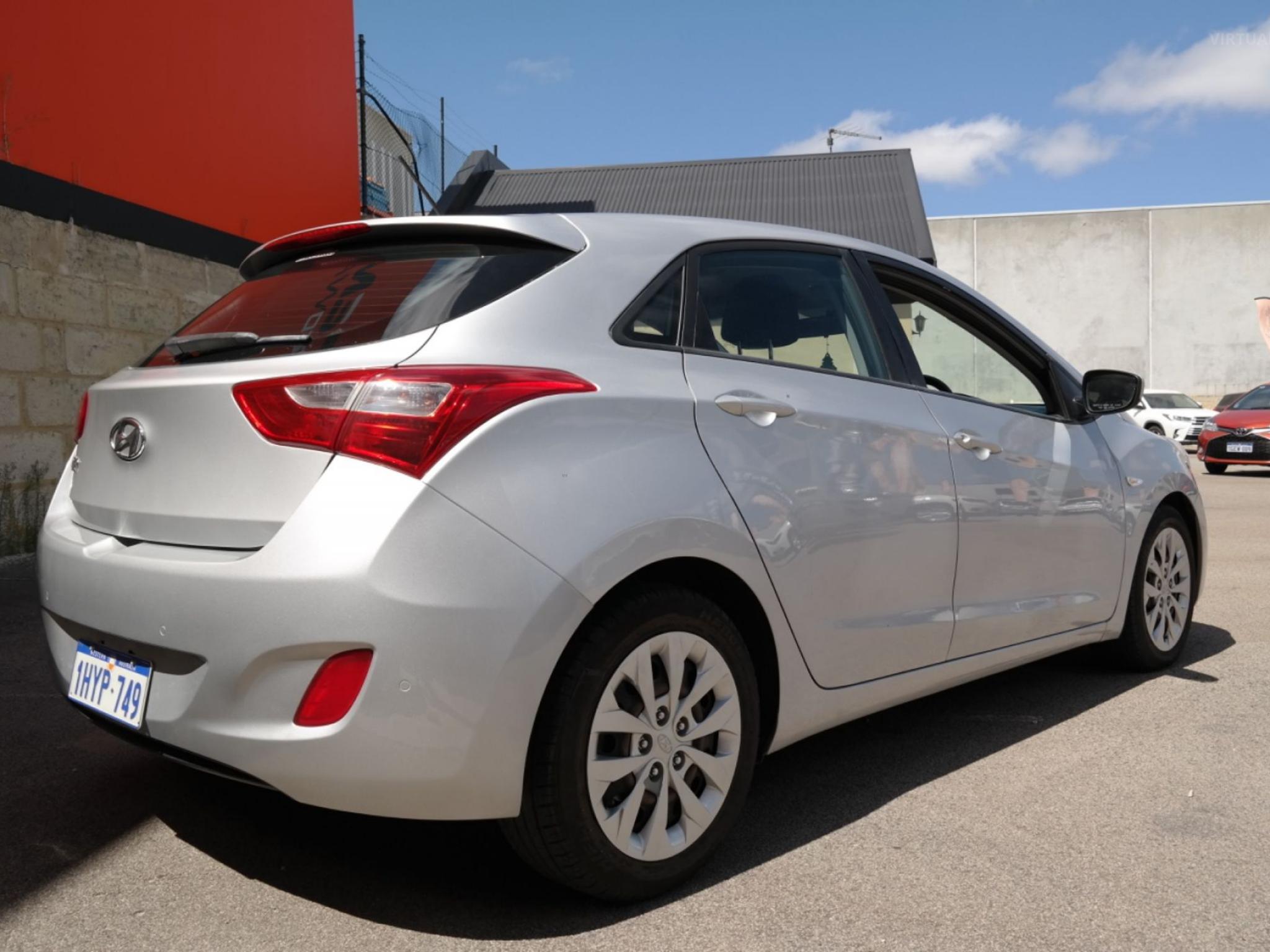 HYUNDAI i30