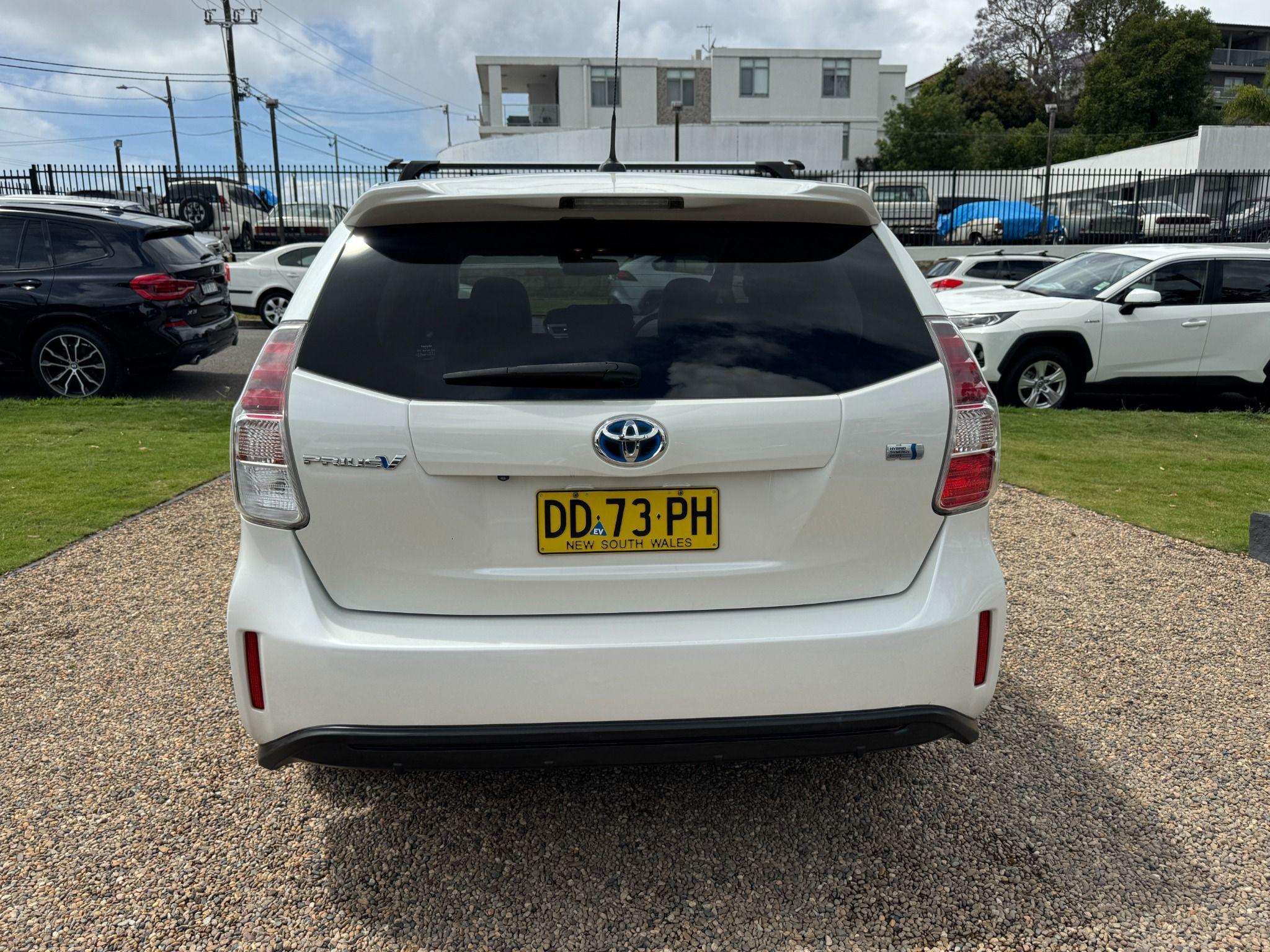 TOYOTA PRIUS V