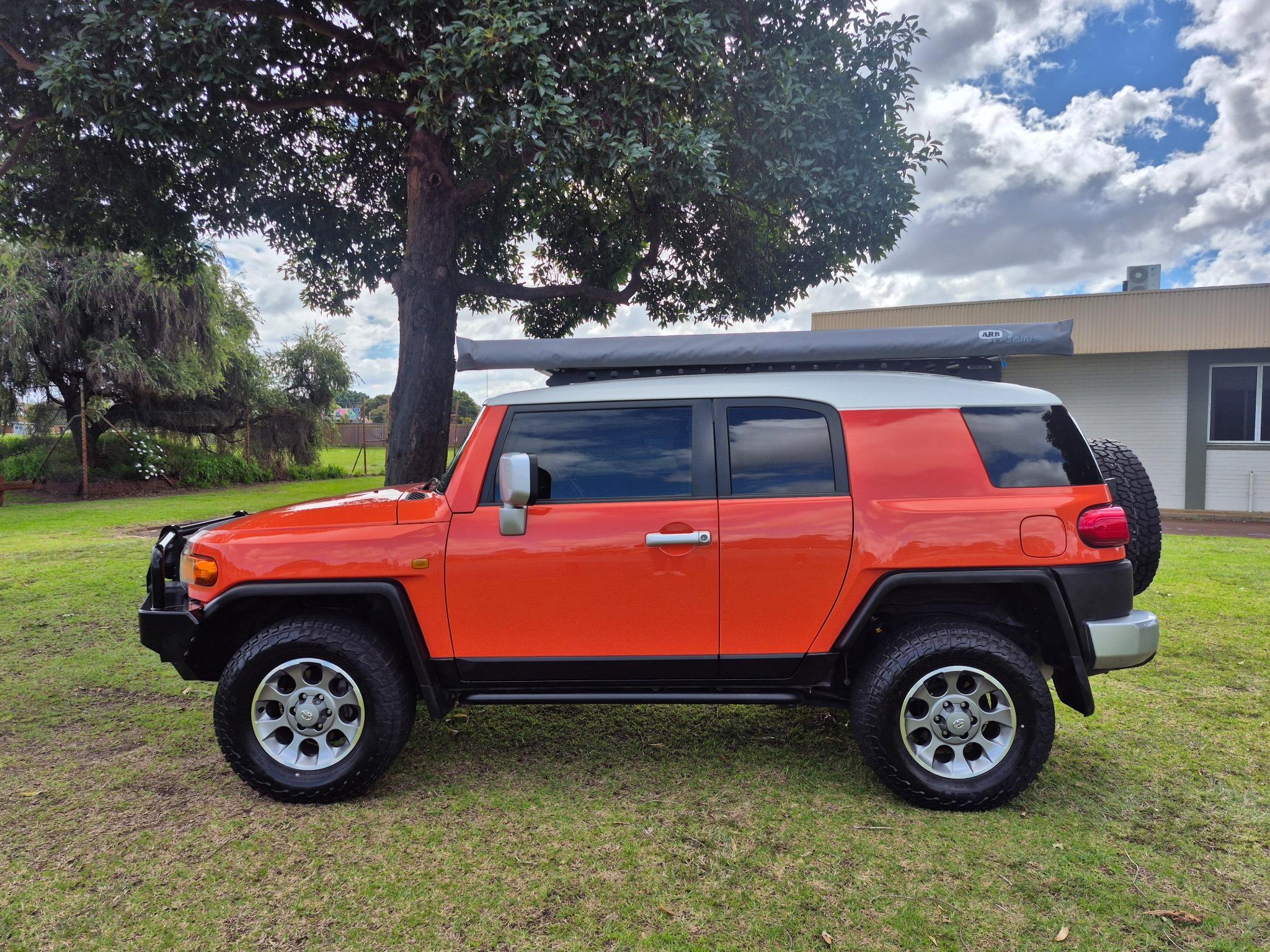 TOYOTA FJ CRUISER