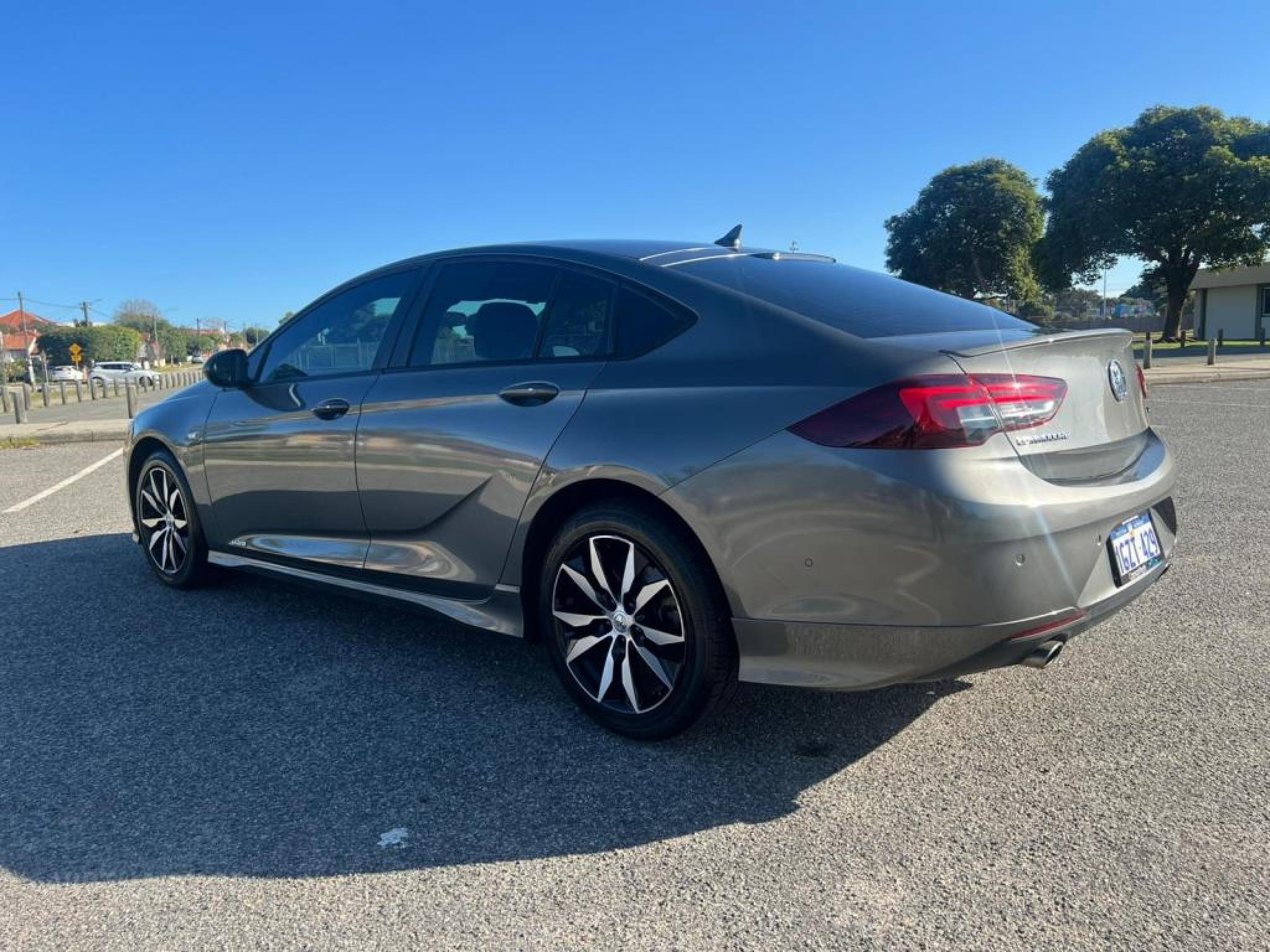 HOLDEN COMMODORE