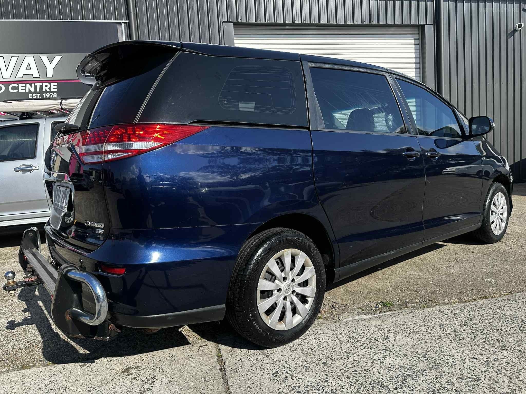 TOYOTA TARAGO
