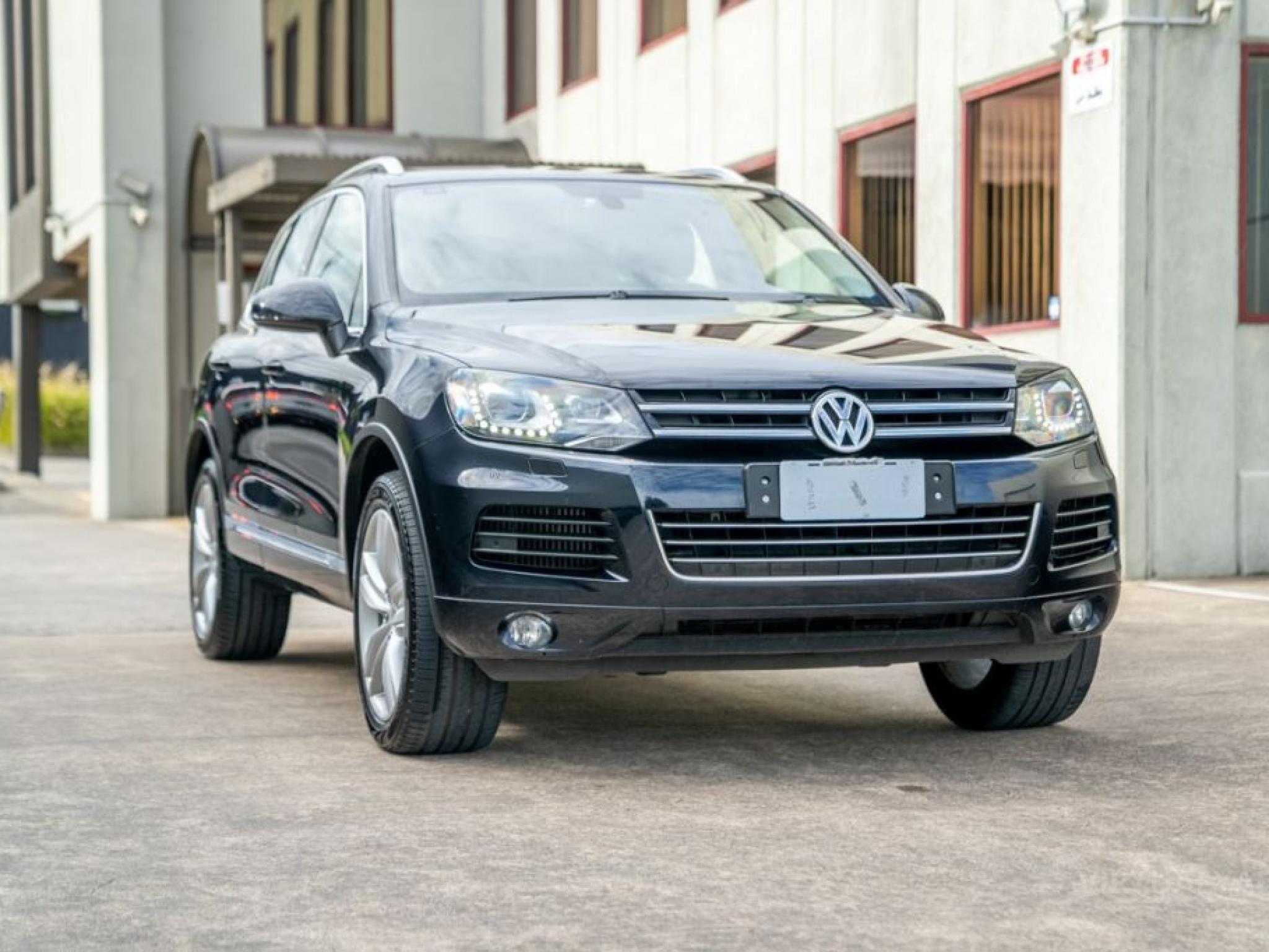 VOLKSWAGEN TOUAREG