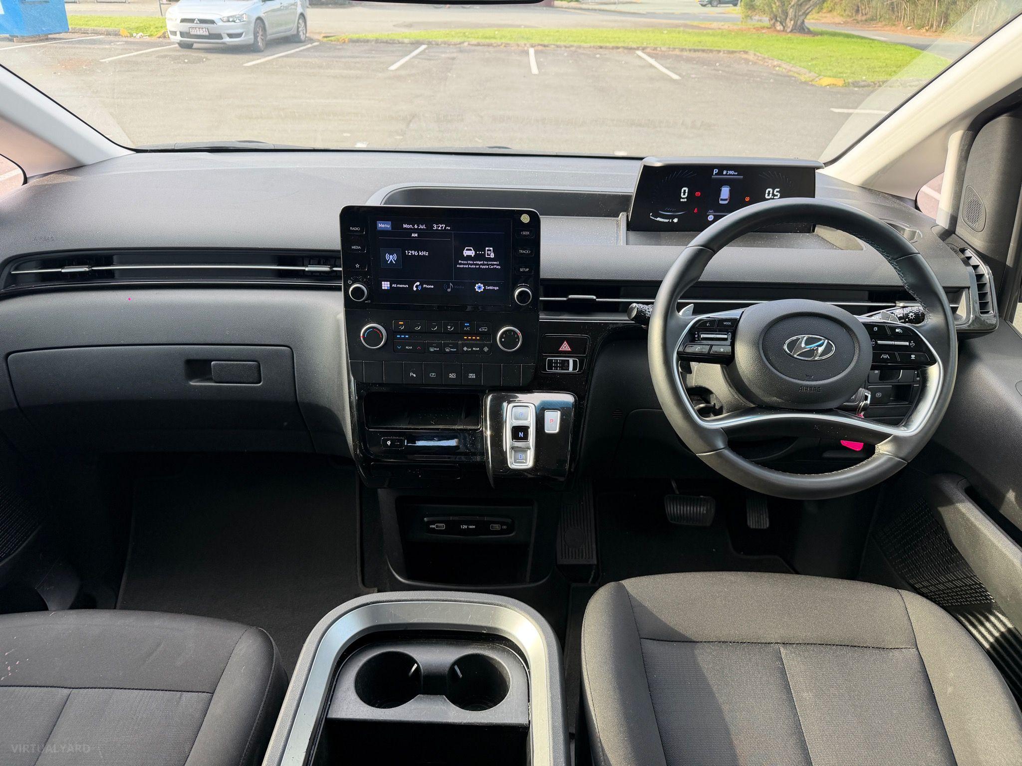 HYUNDAI STARIA
