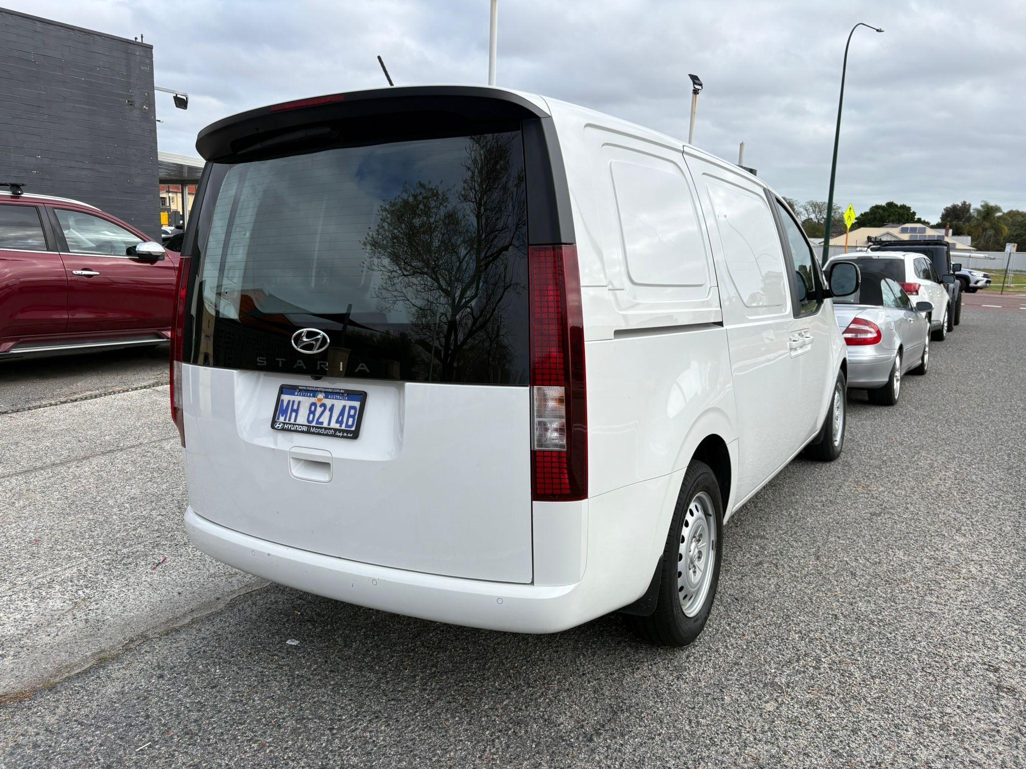 HYUNDAI STARIA