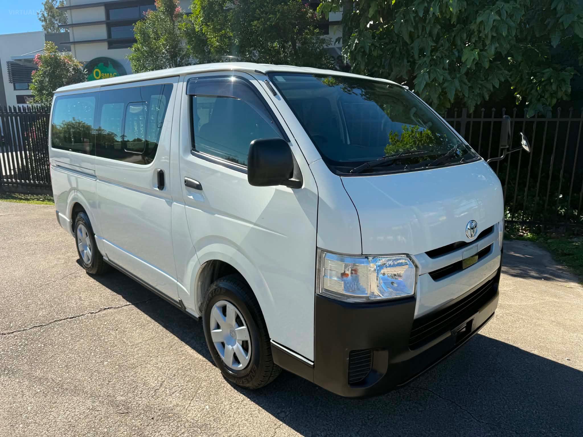 TOYOTA HIACE 
