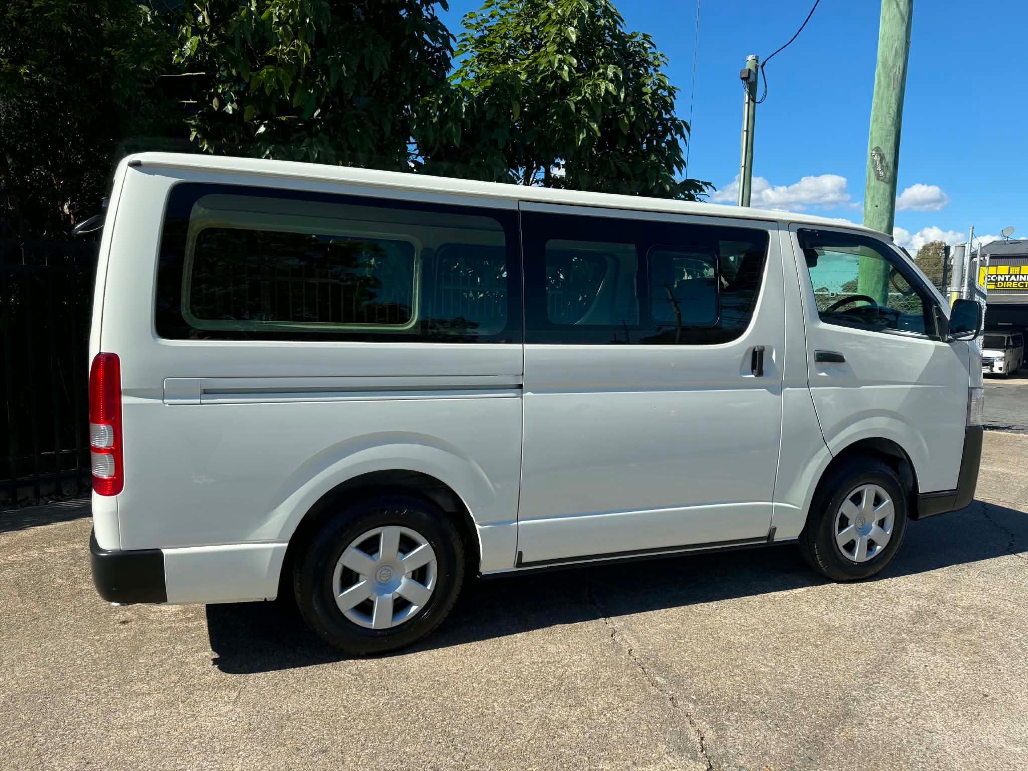 TOYOTA HIACE 