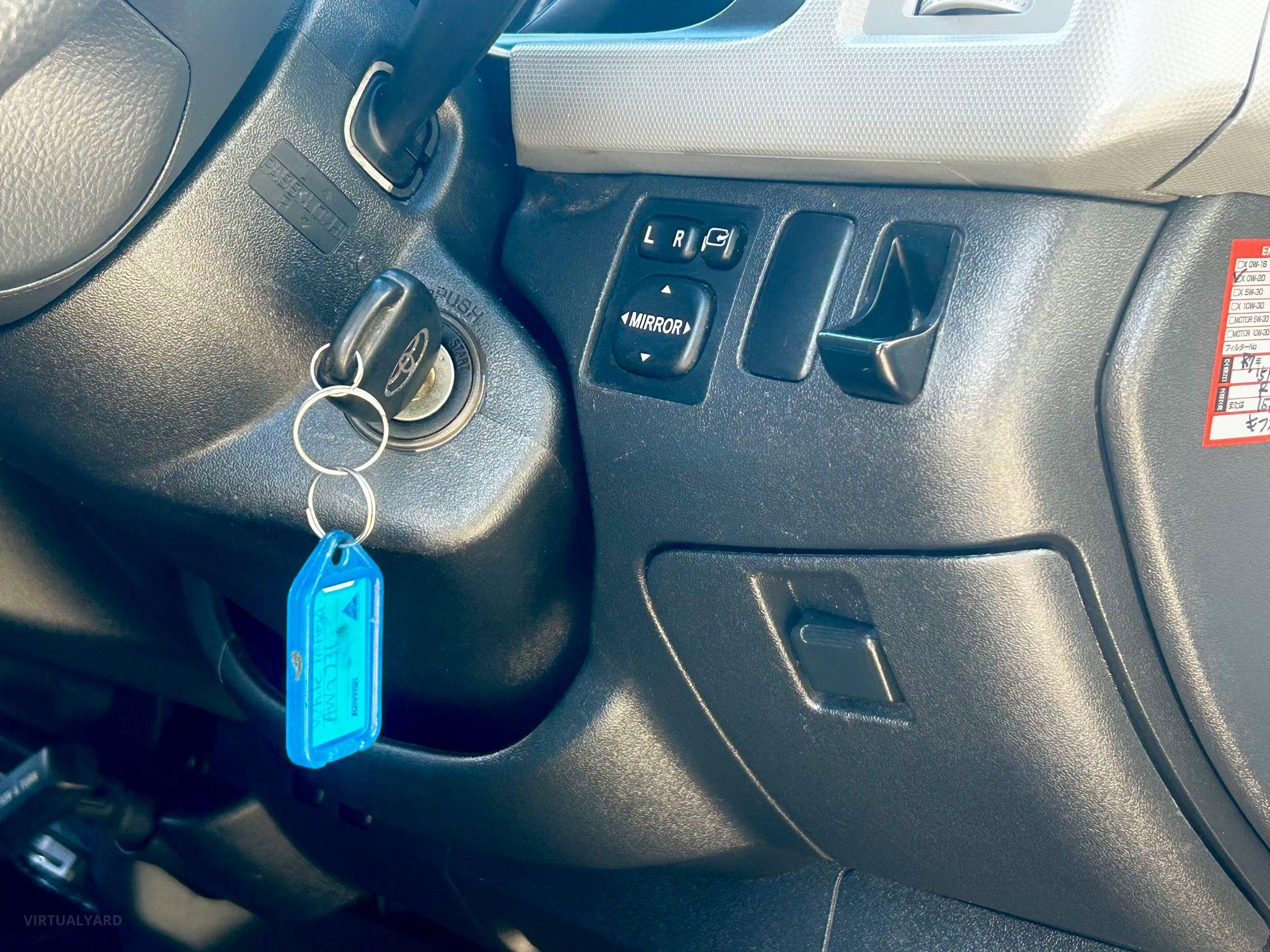 TOYOTA HIACE VAN-PETROL