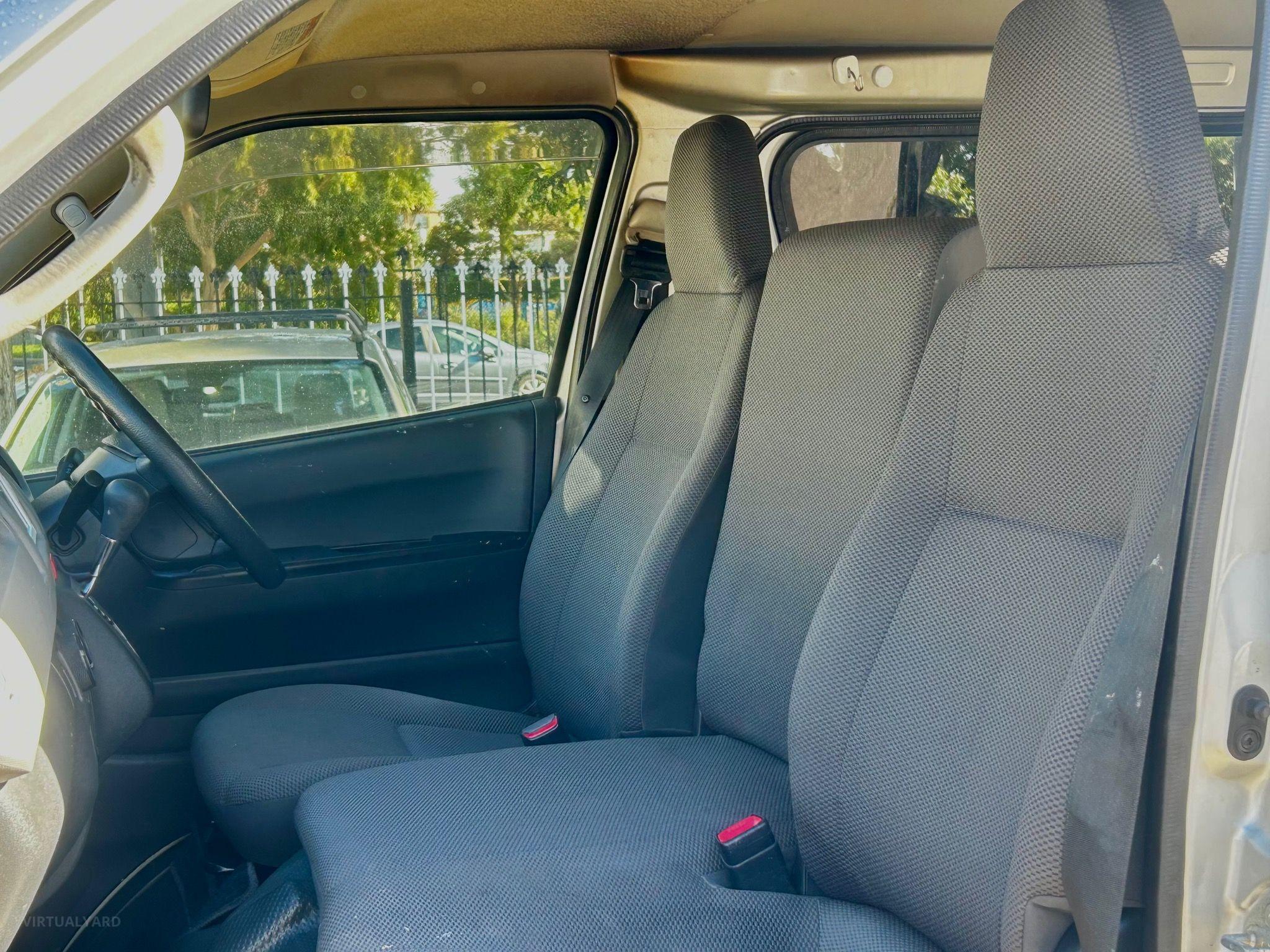 TOYOTA HIACE VAN-PETROL