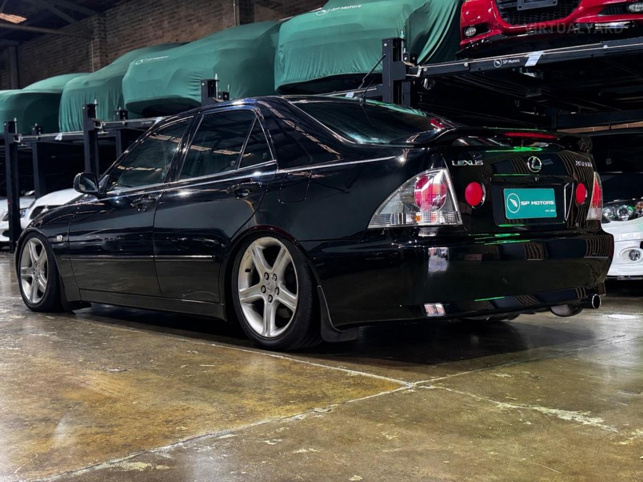 LEXUS IS200