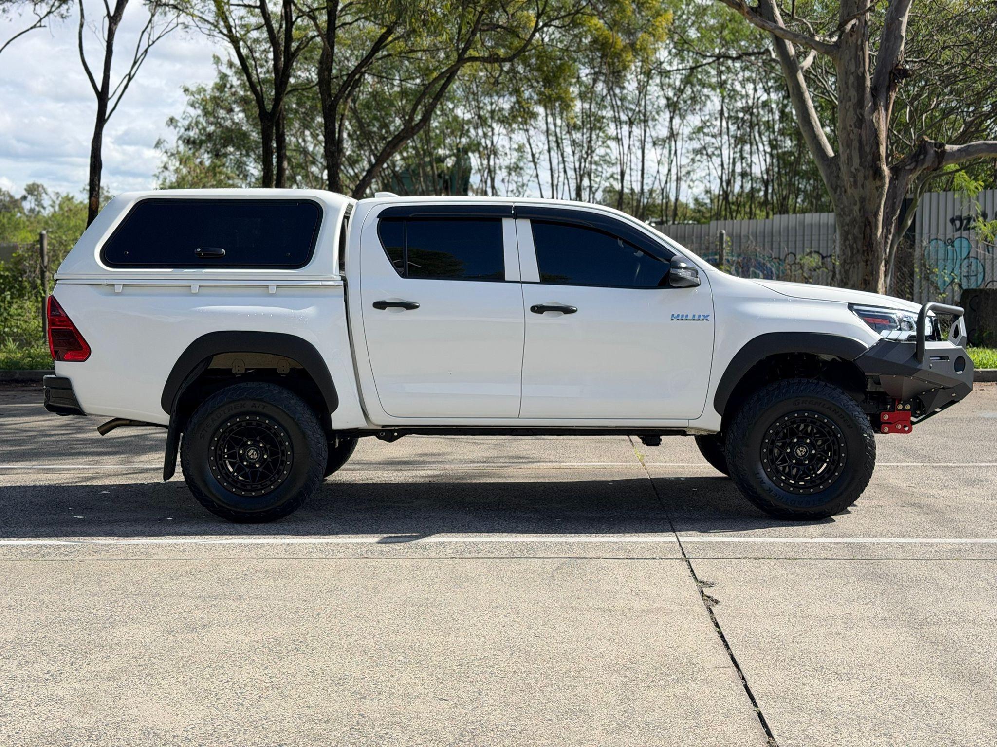 TOYOTA HILUX