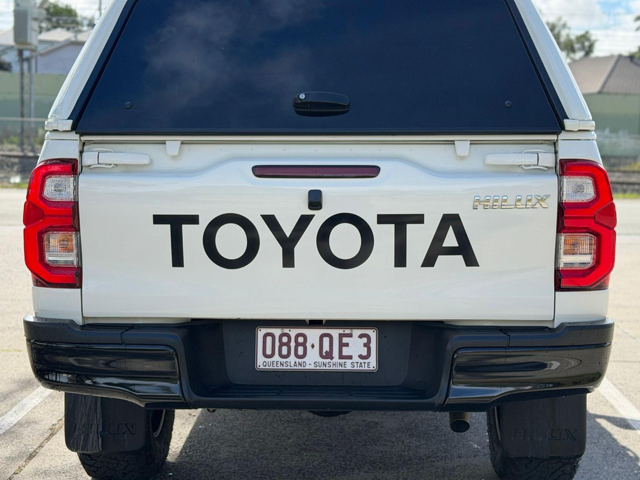 TOYOTA HILUX