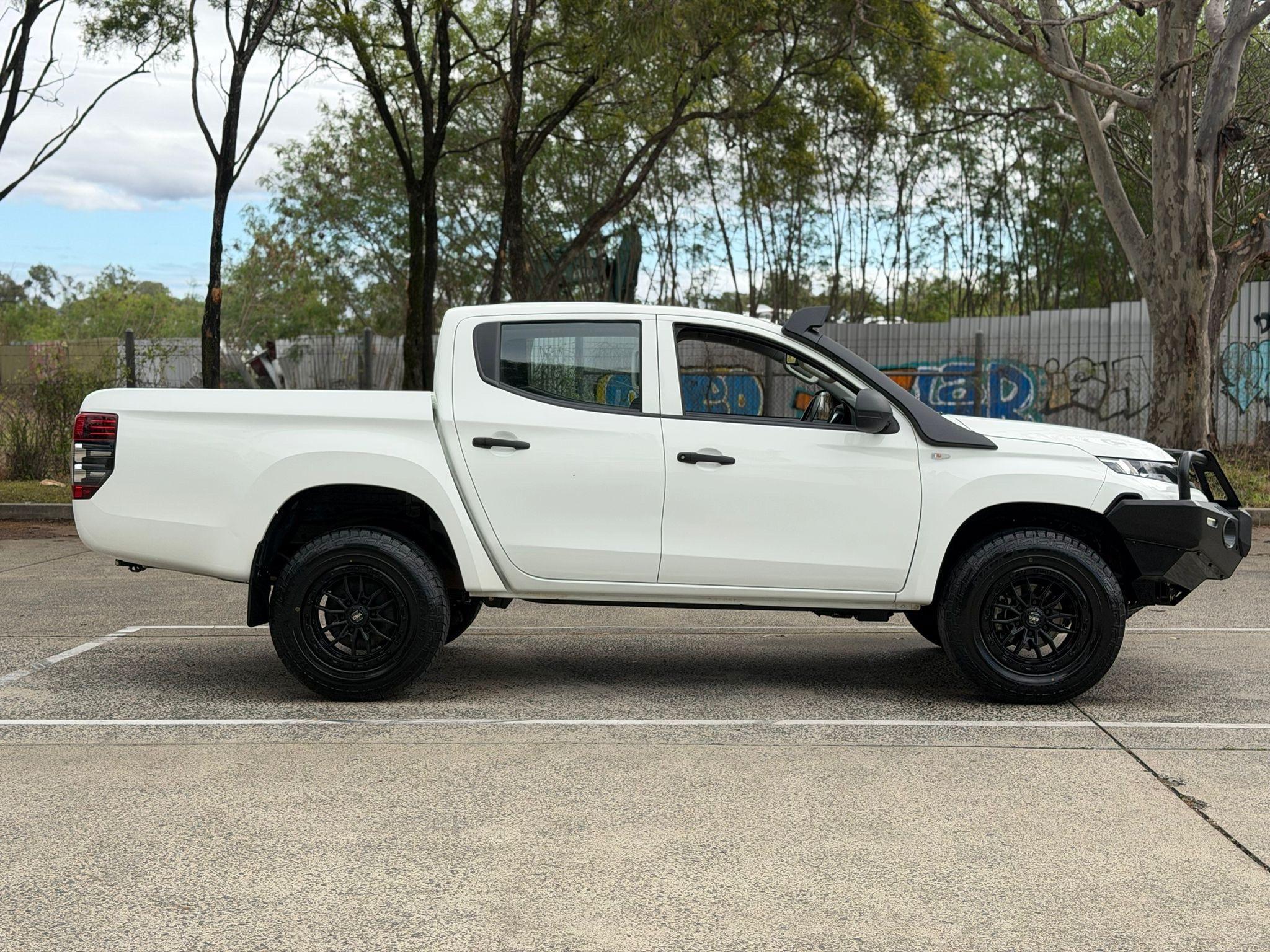 MITSUBISHI TRITON