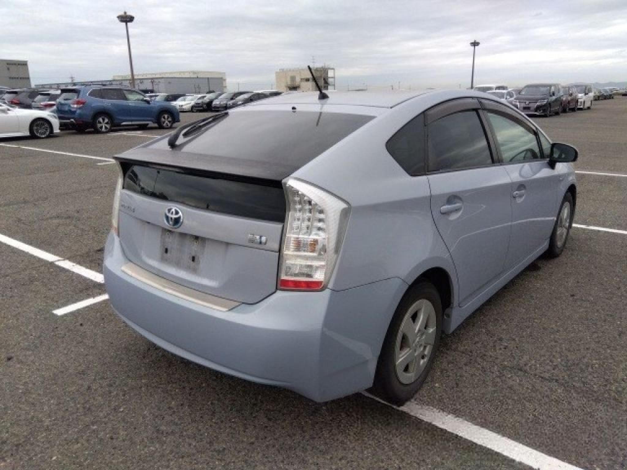 TOYOTA PRIUS