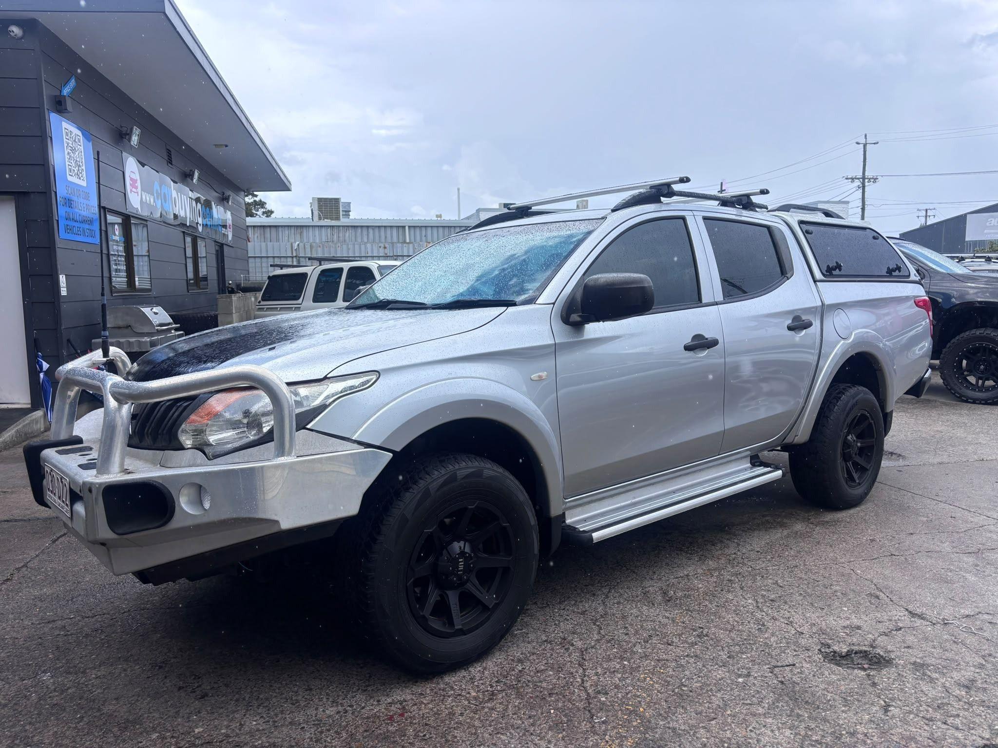 MITSUBISHI TRITON