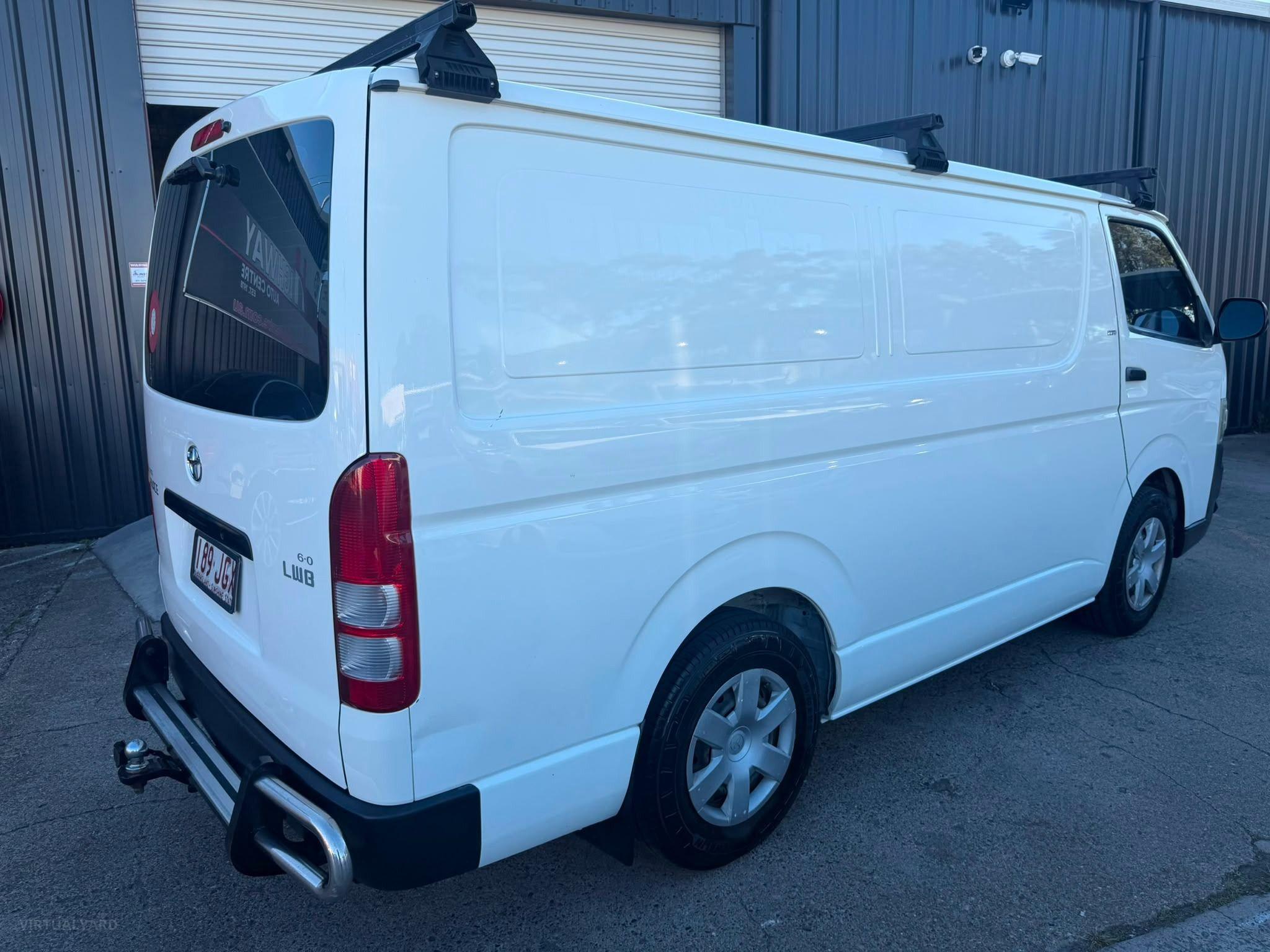 TOYOTA HIACE
