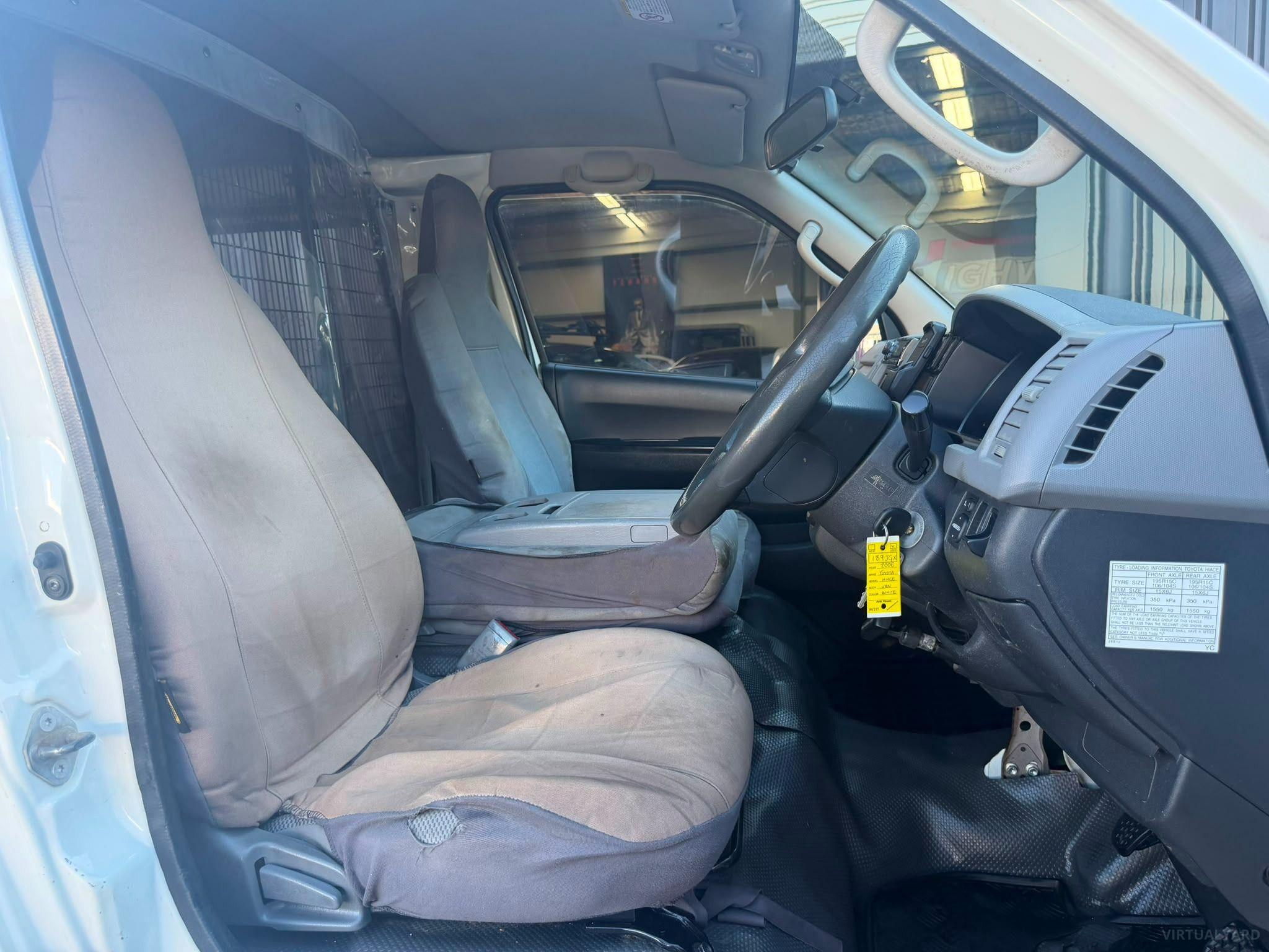 TOYOTA HIACE