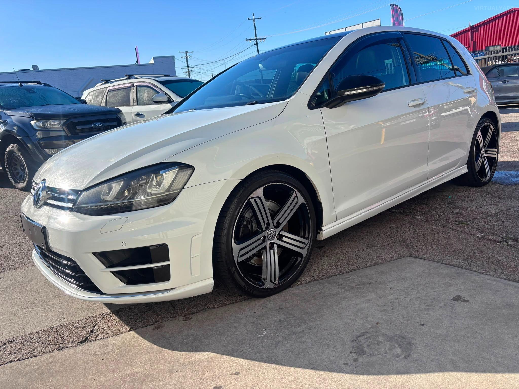 VOLKSWAGEN GOLF