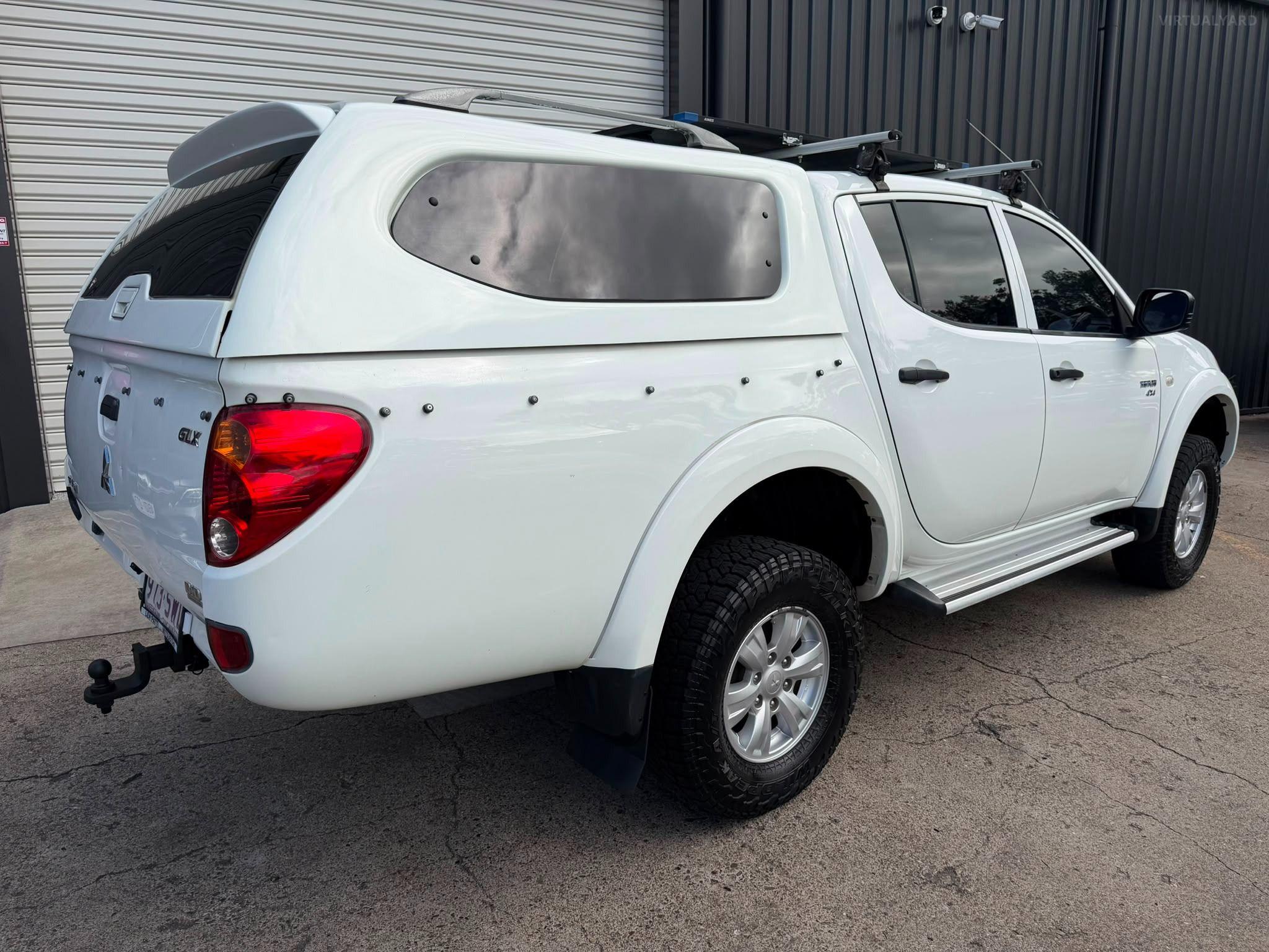 MITSUBISHI TRITON