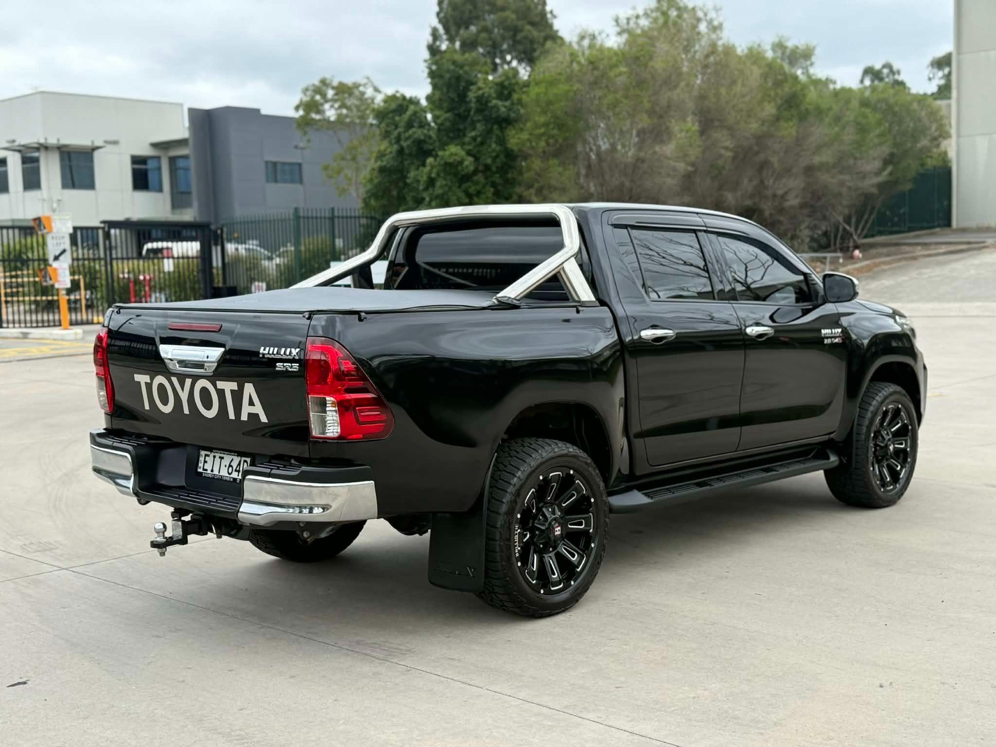TOYOTA HILUX