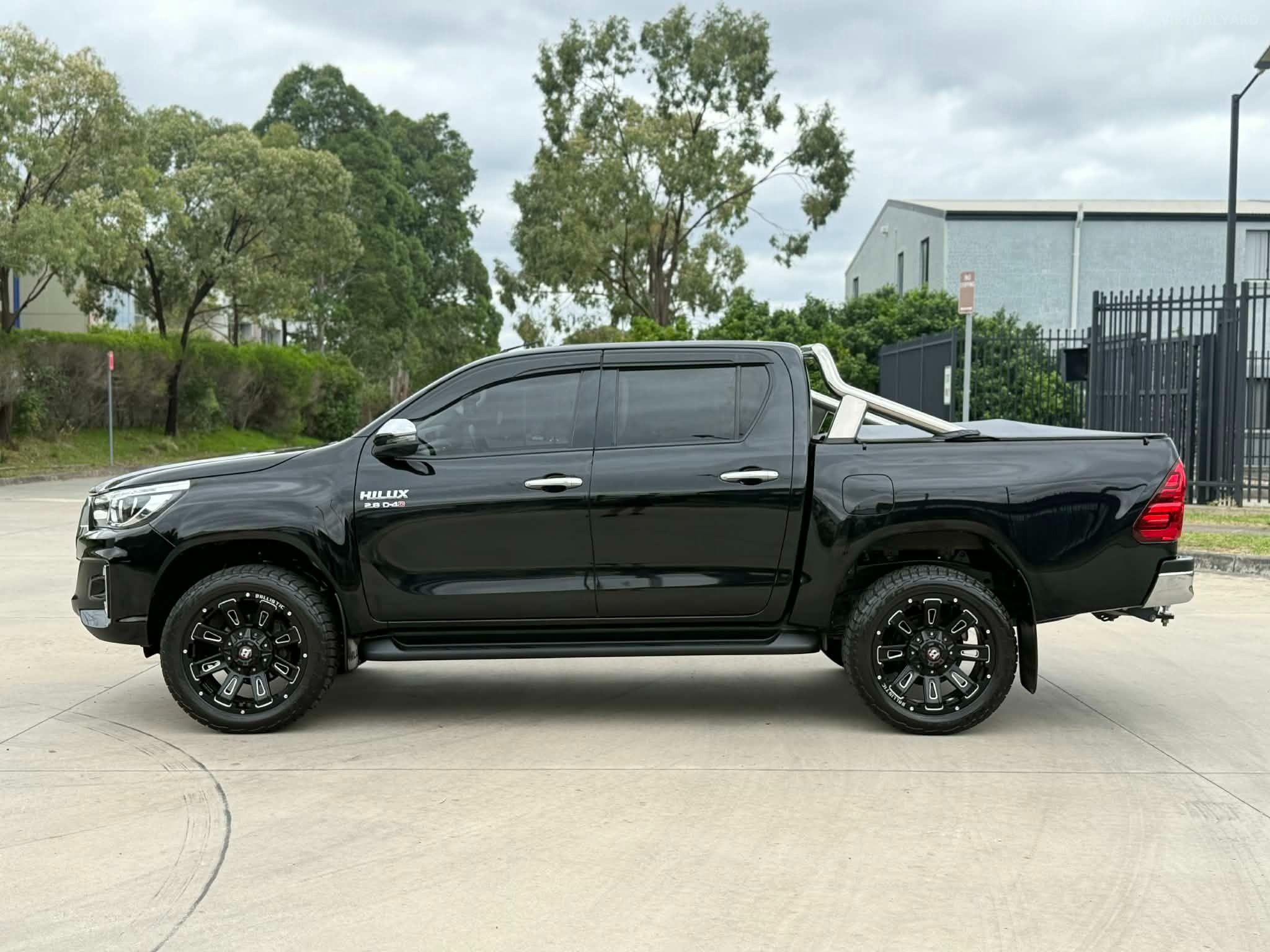 TOYOTA HILUX