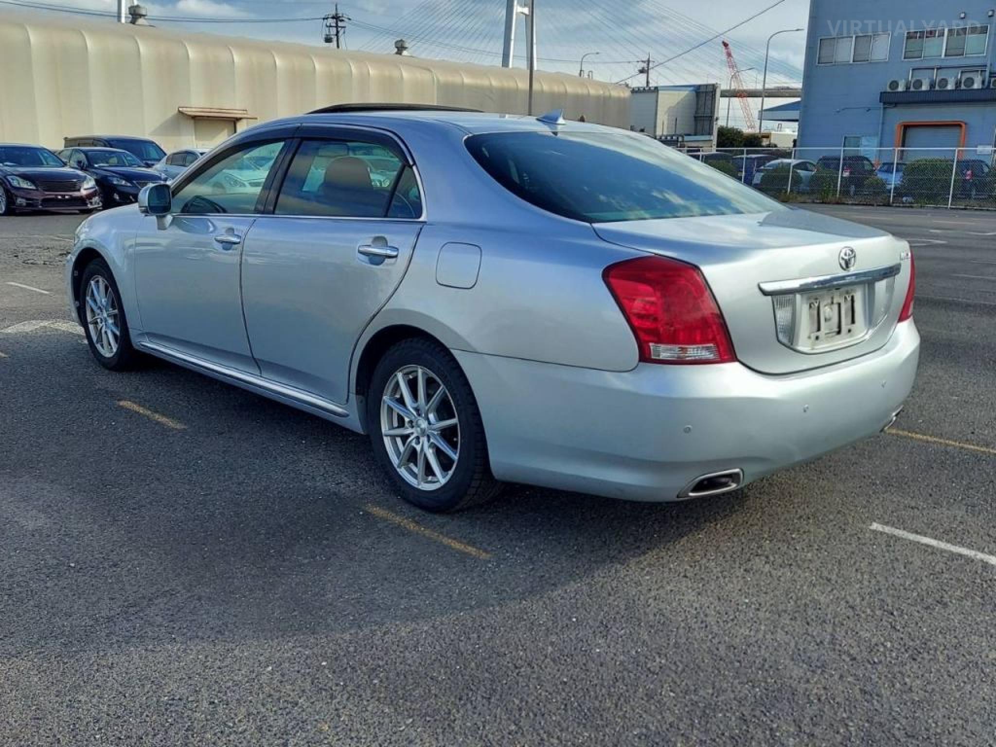TOYOTA CROWN MAJESTA