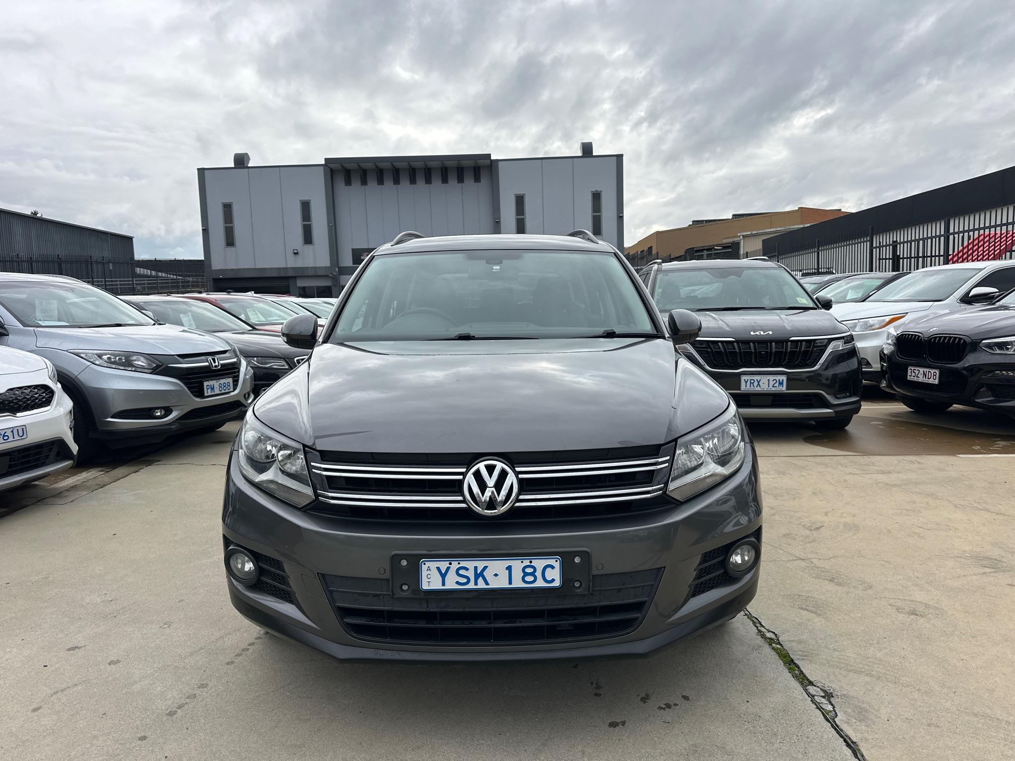 VOLKSWAGEN TIGUAN