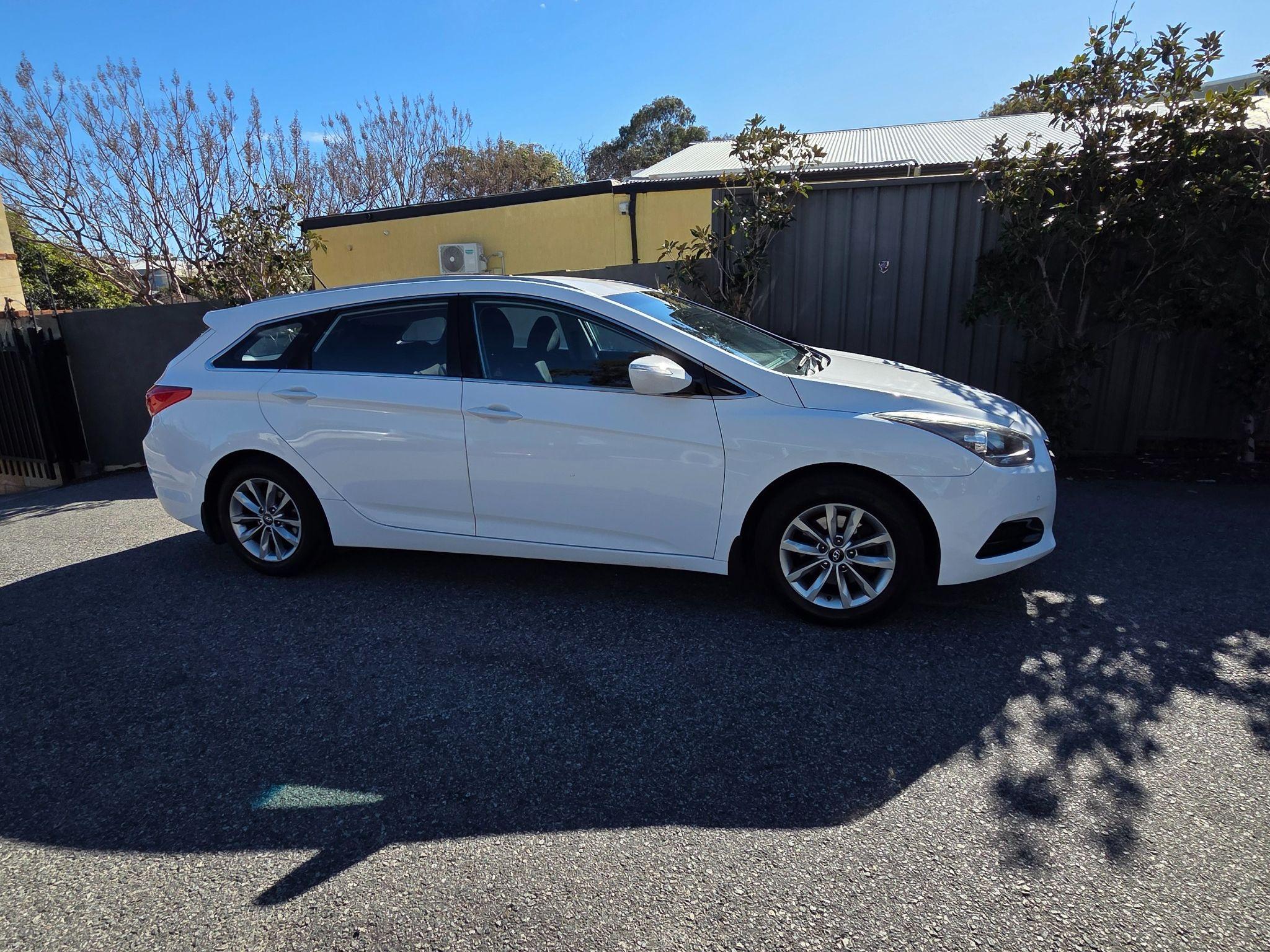 HYUNDAI i40