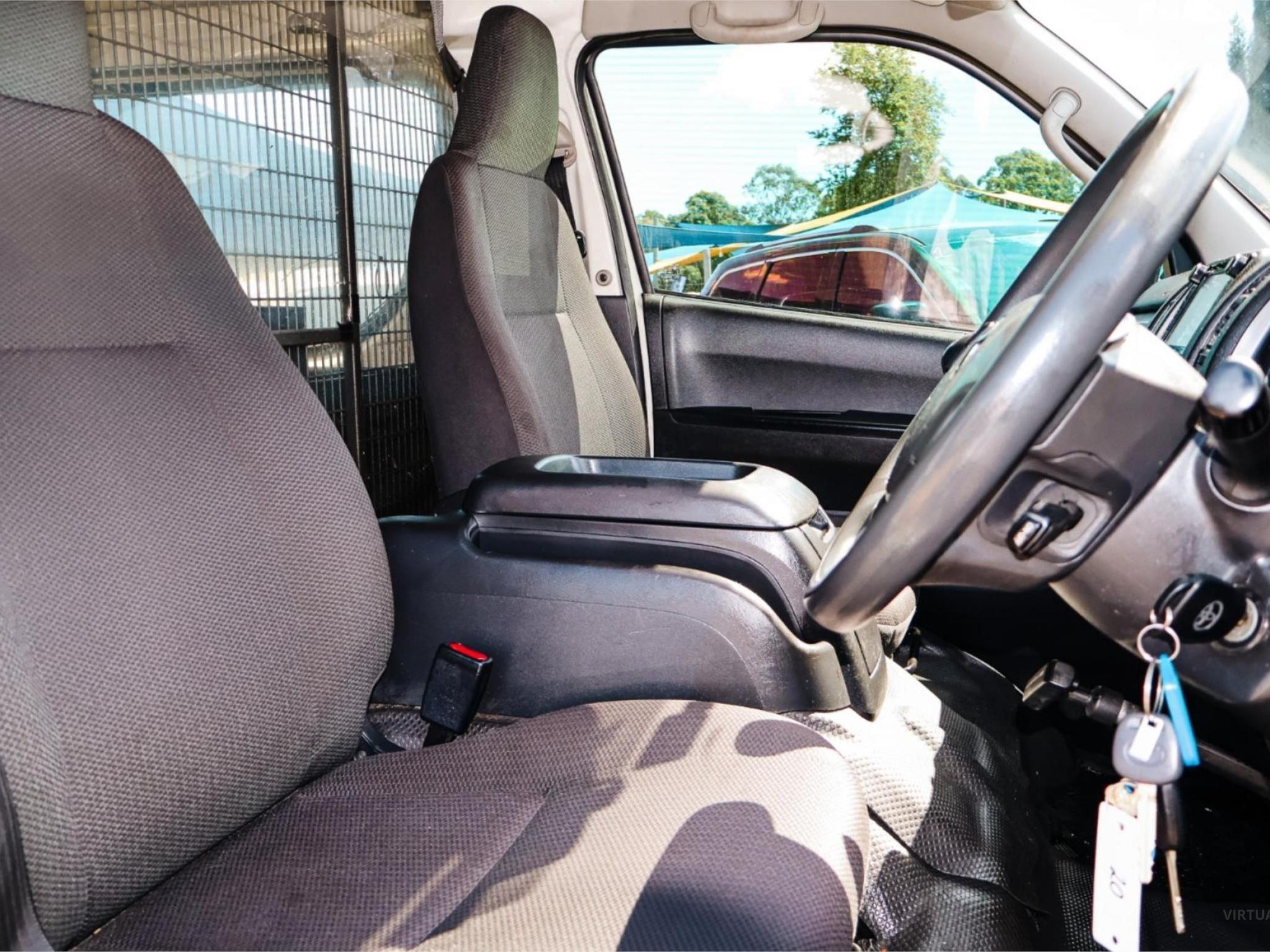 2018 TOYOTA HIACE TRH201R VAN LWB 4DR MAN 5SP, 1088KG 2.7I image 15