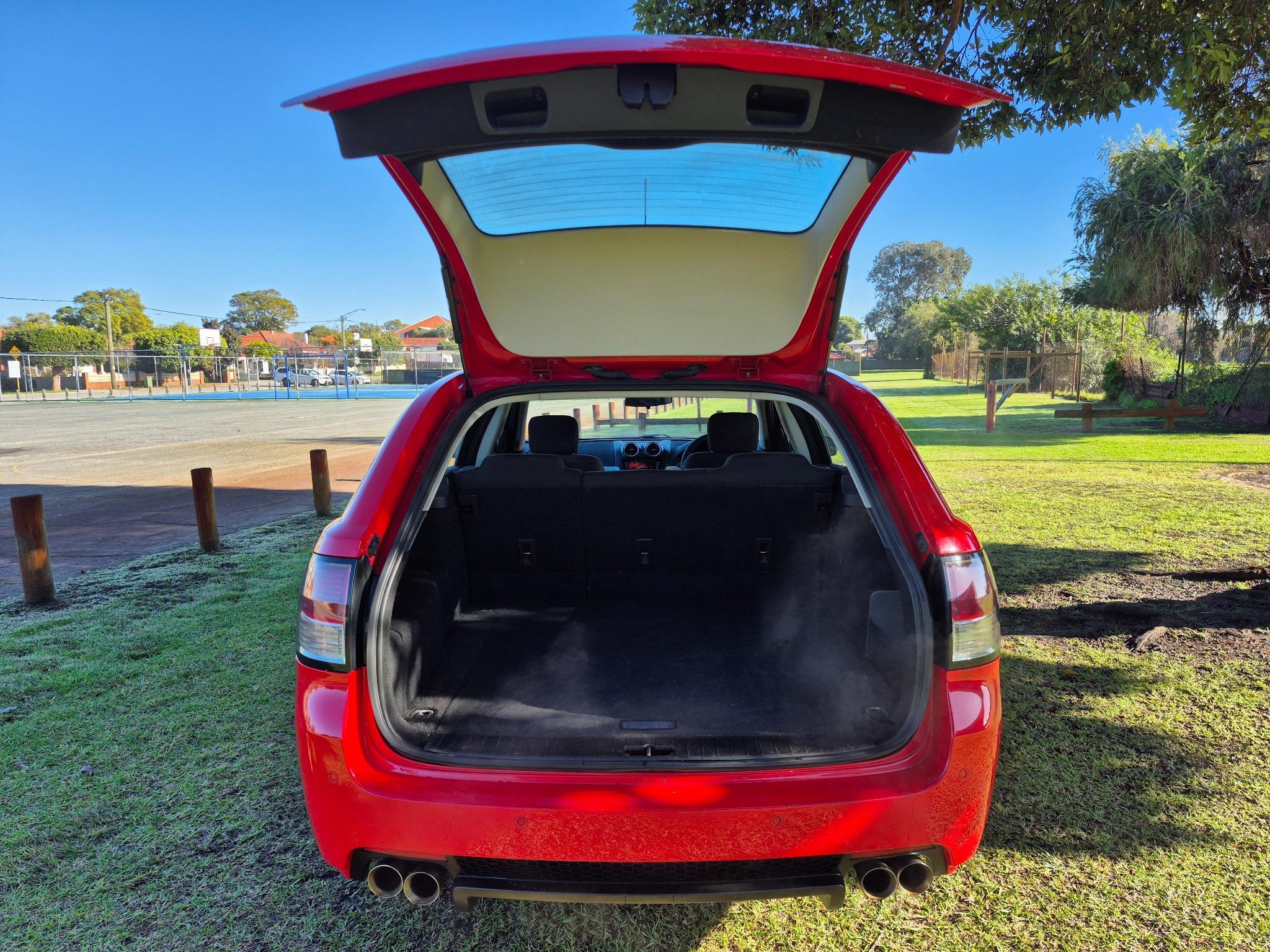 HOLDEN COMMODORE