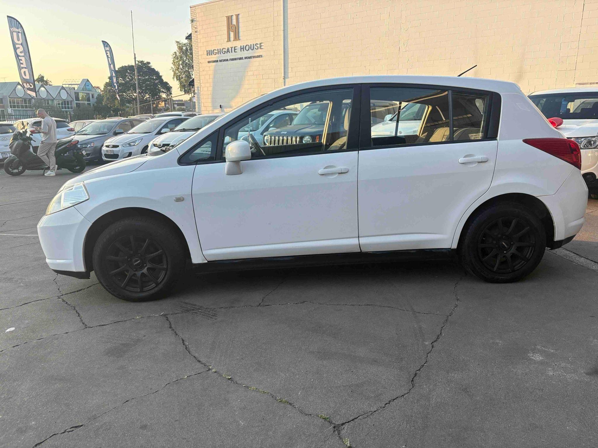 NISSAN TIIDA
