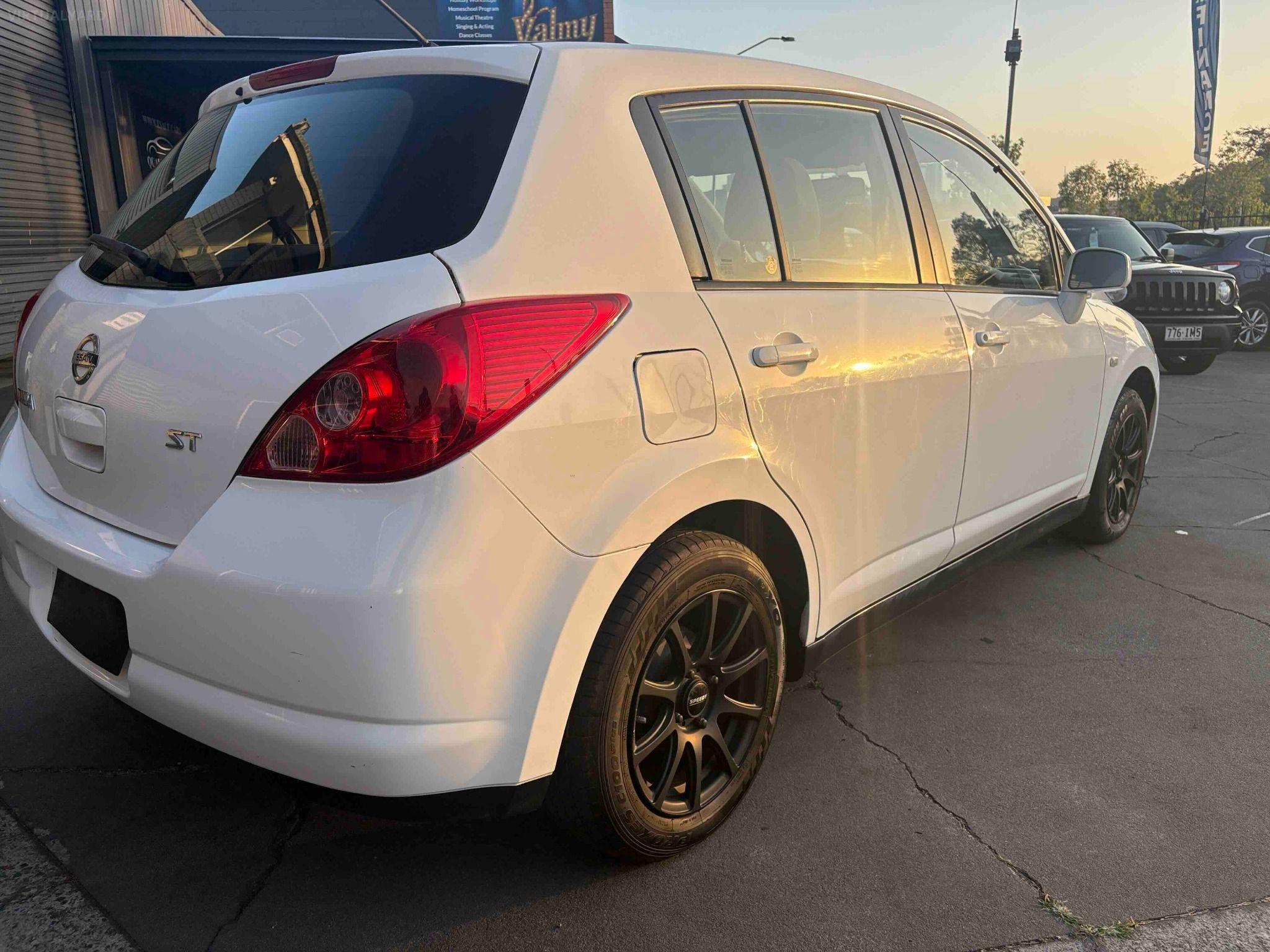 NISSAN TIIDA