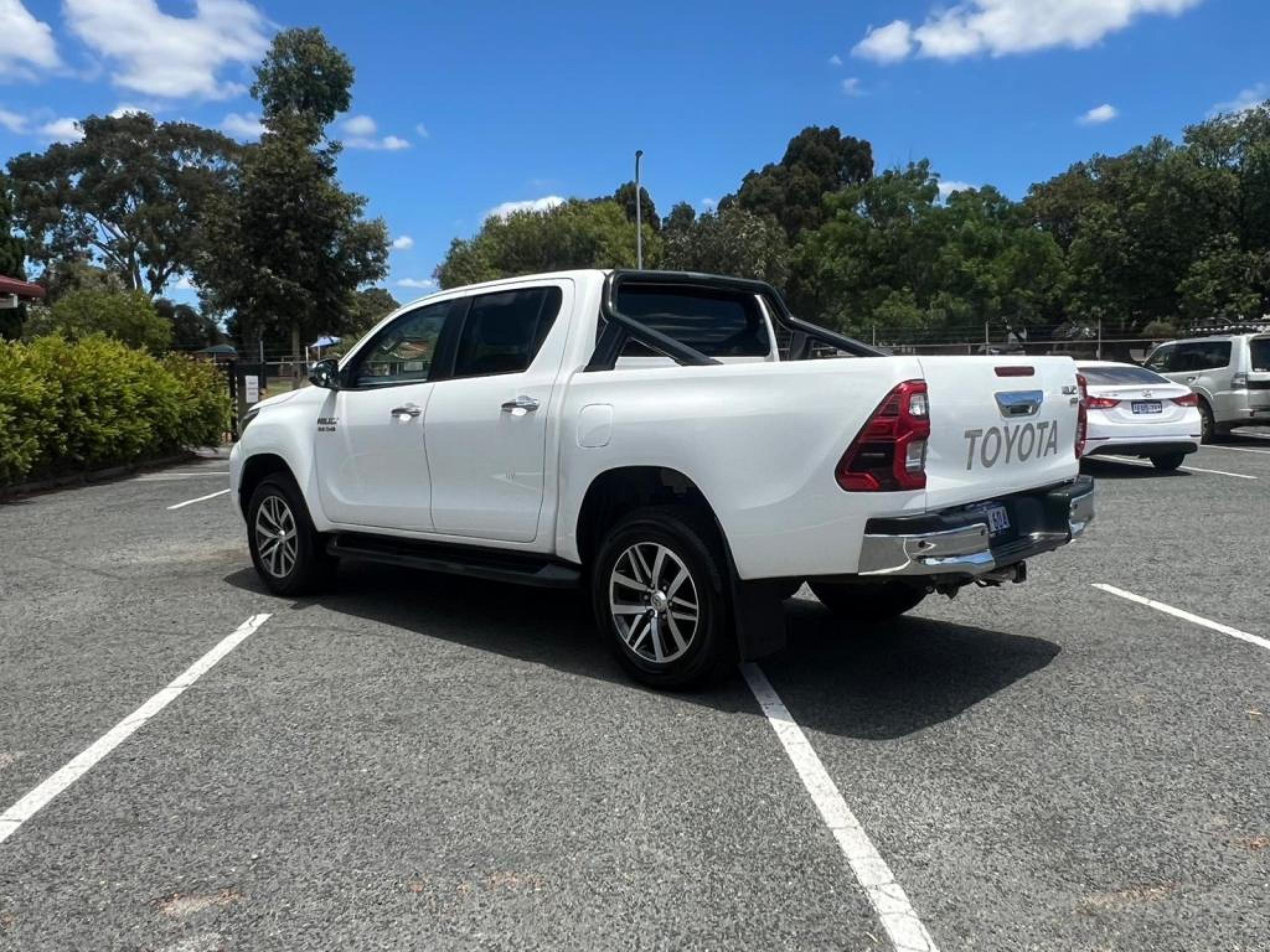 TOYOTA HILUX