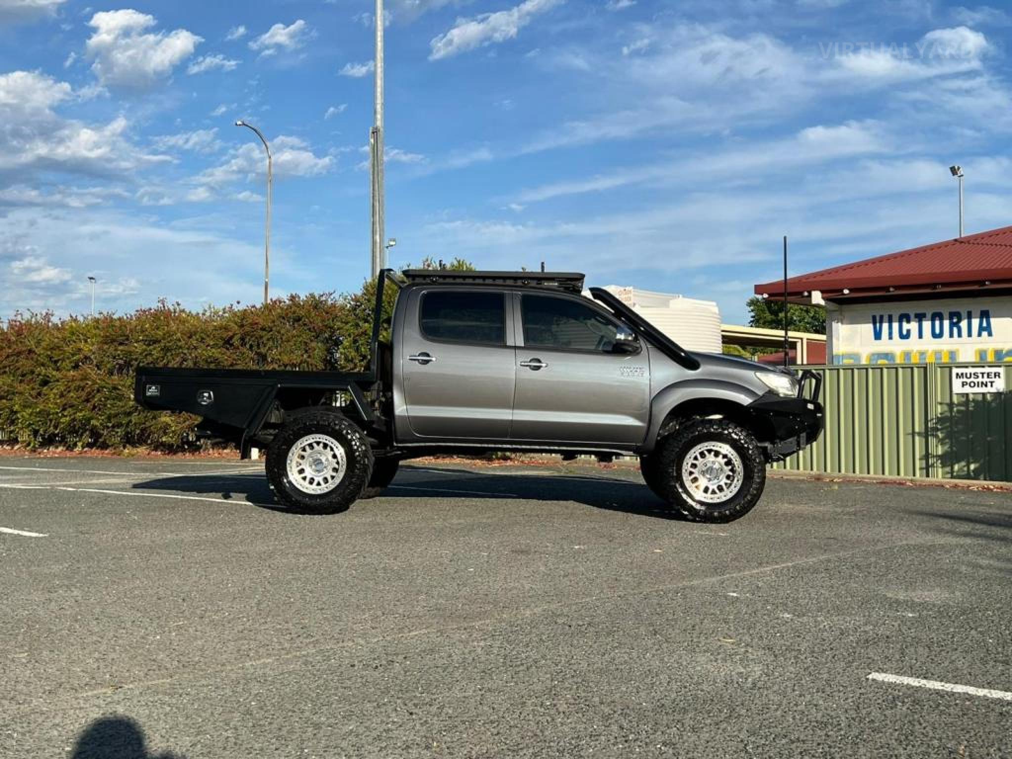 TOYOTA HILUX