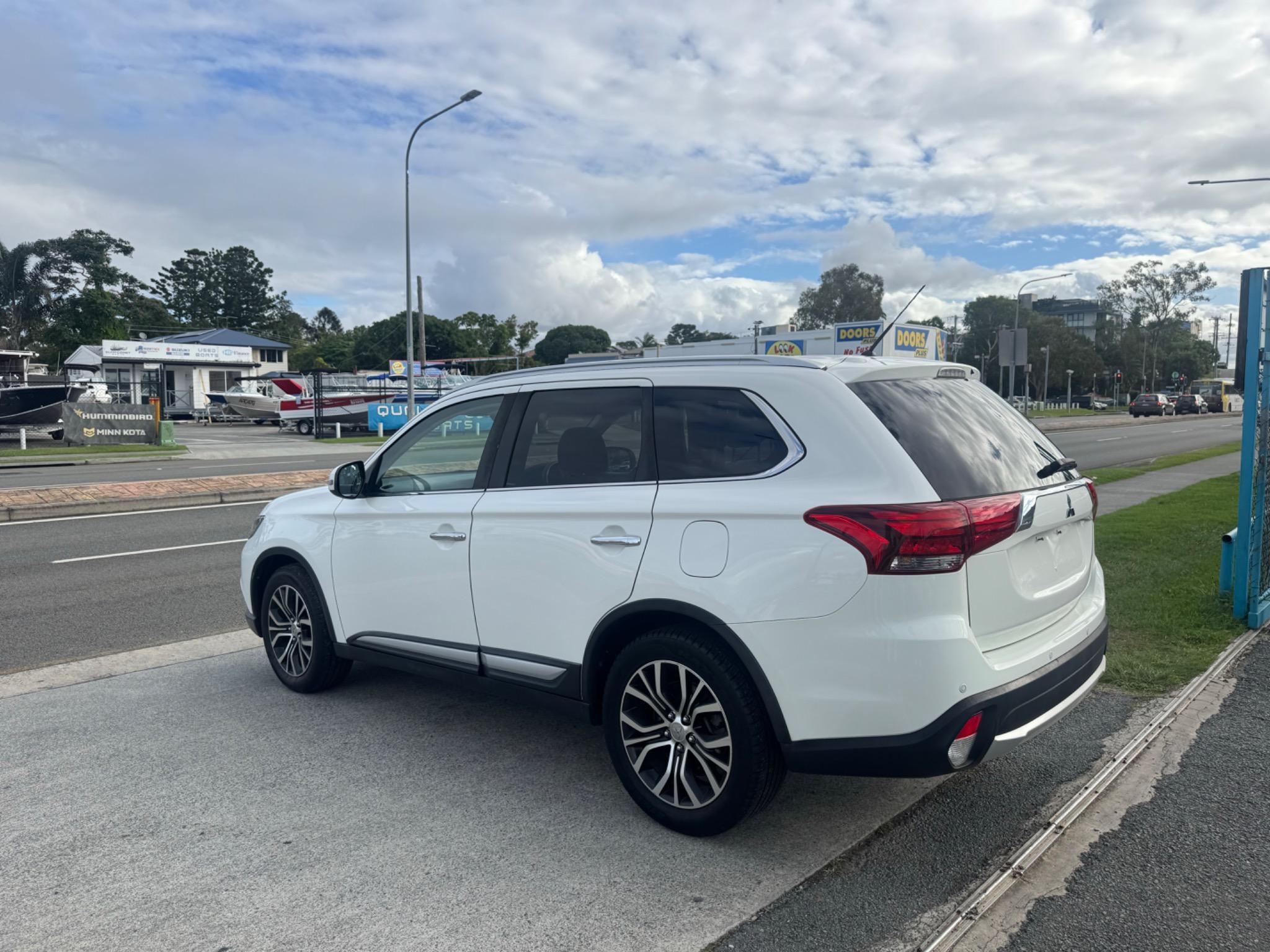 MITSUBISHI OUTLANDER