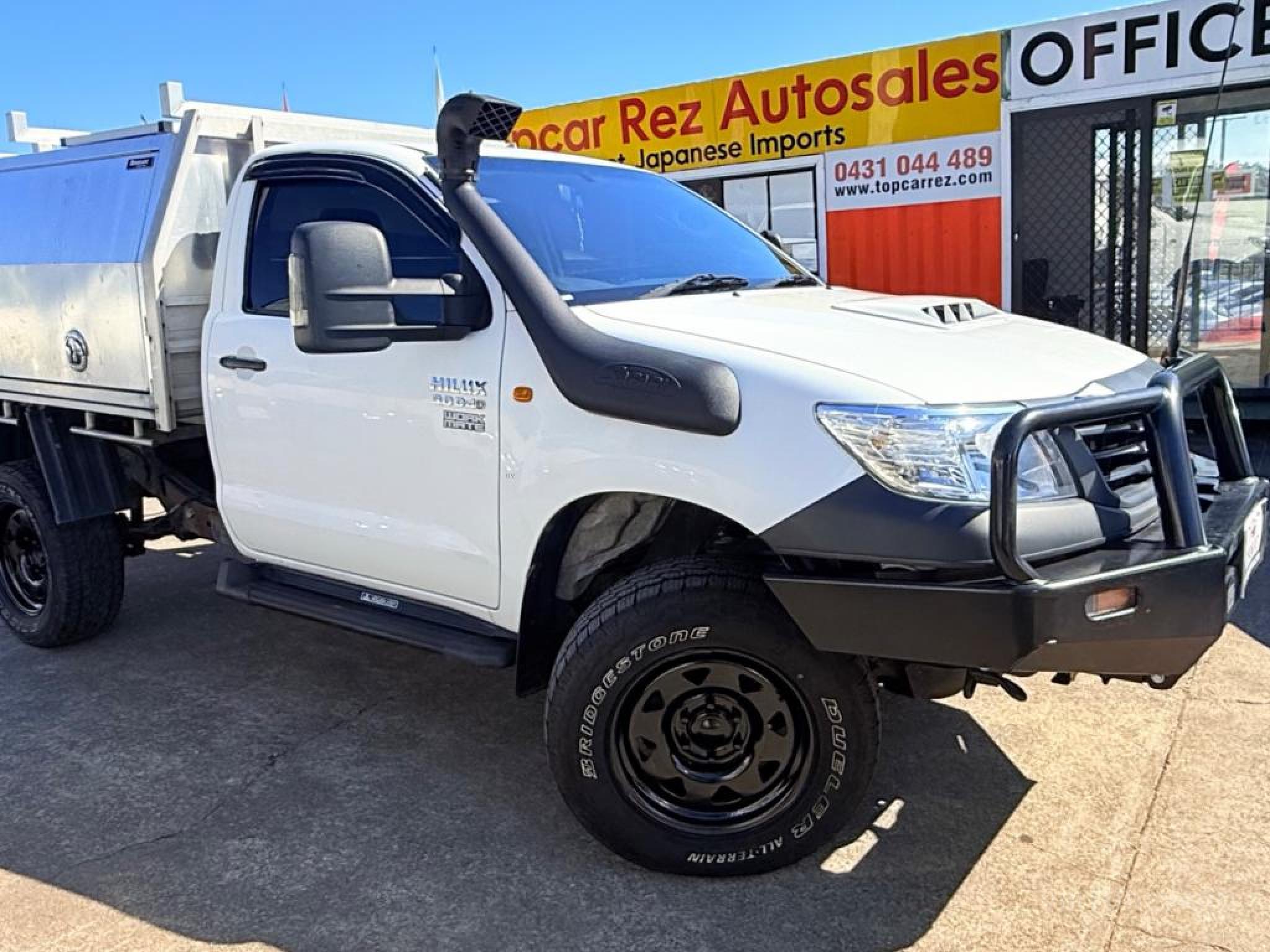 TOYOTA HILUX
